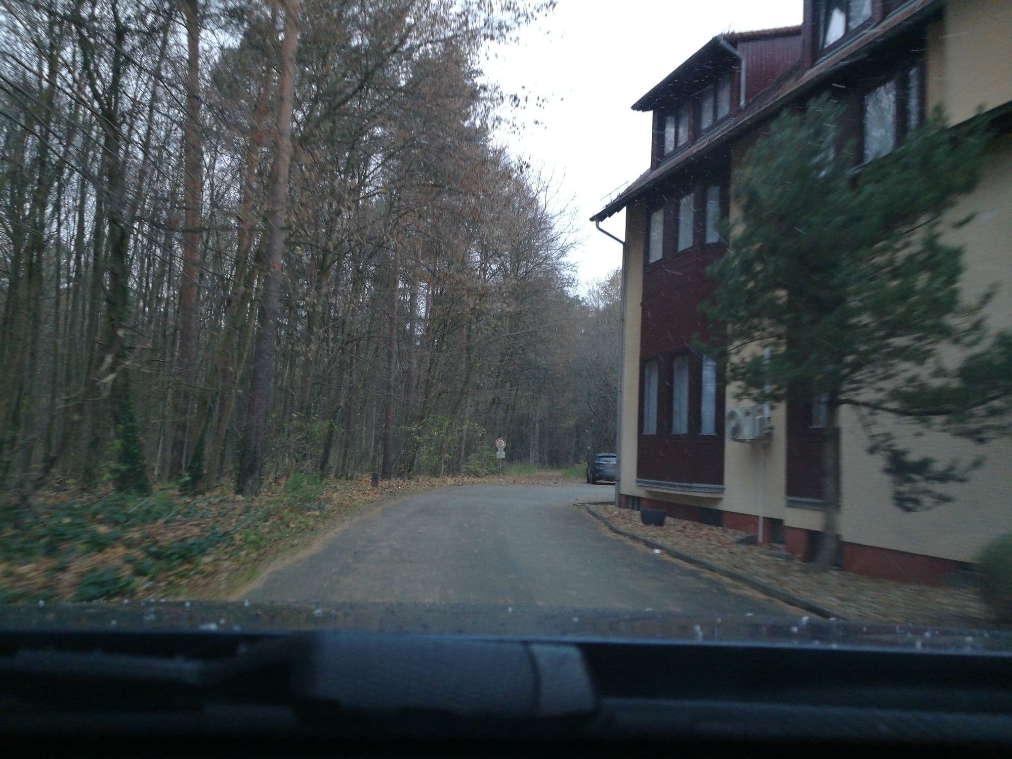 Street view near H+ Hotel Nürnberg, Feucht — © mike409 (CC BY-SA · Mapillary)