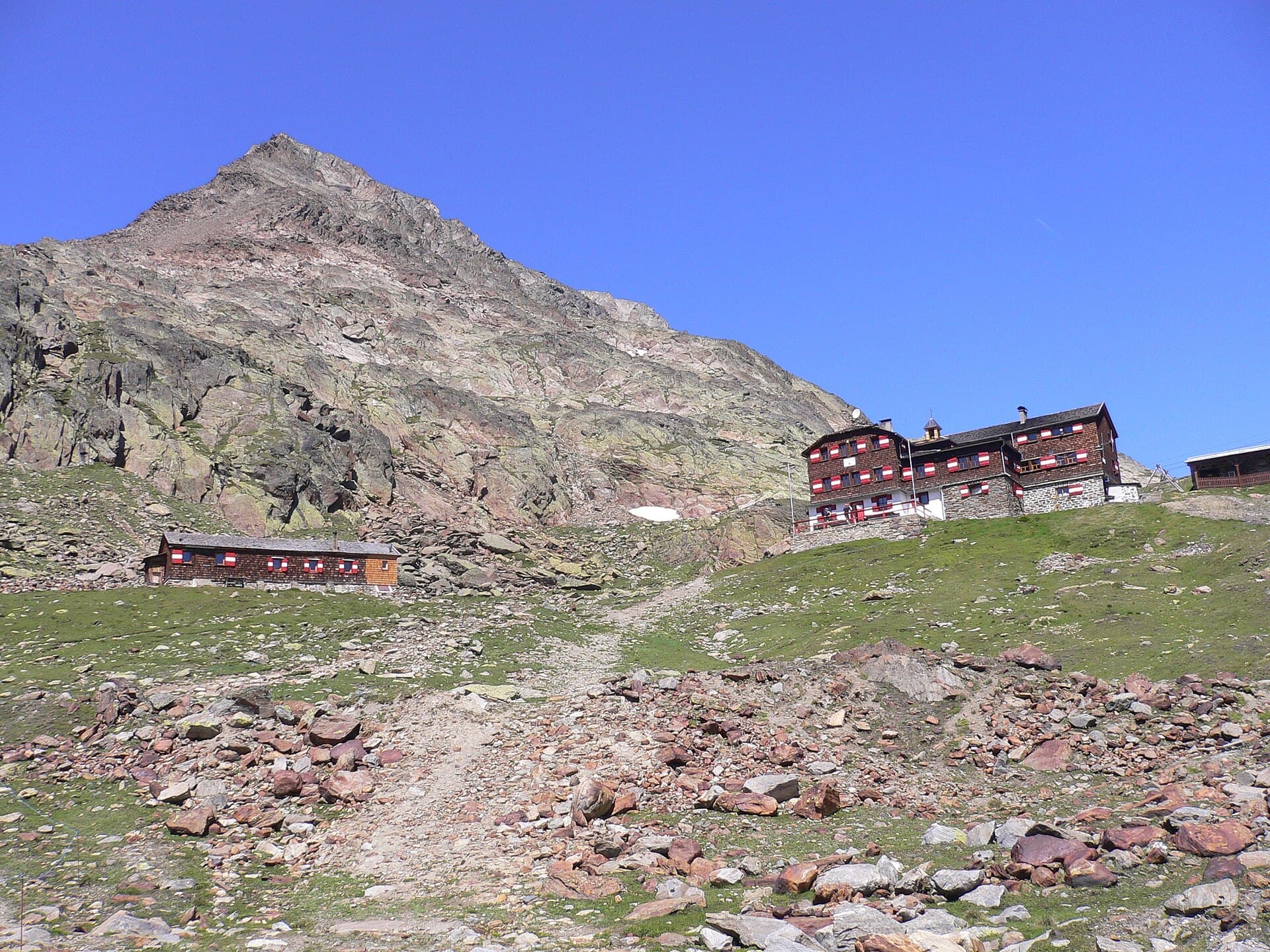 Vernagthütte (via Wikimedia Commons, CC BY-SA 3.0)