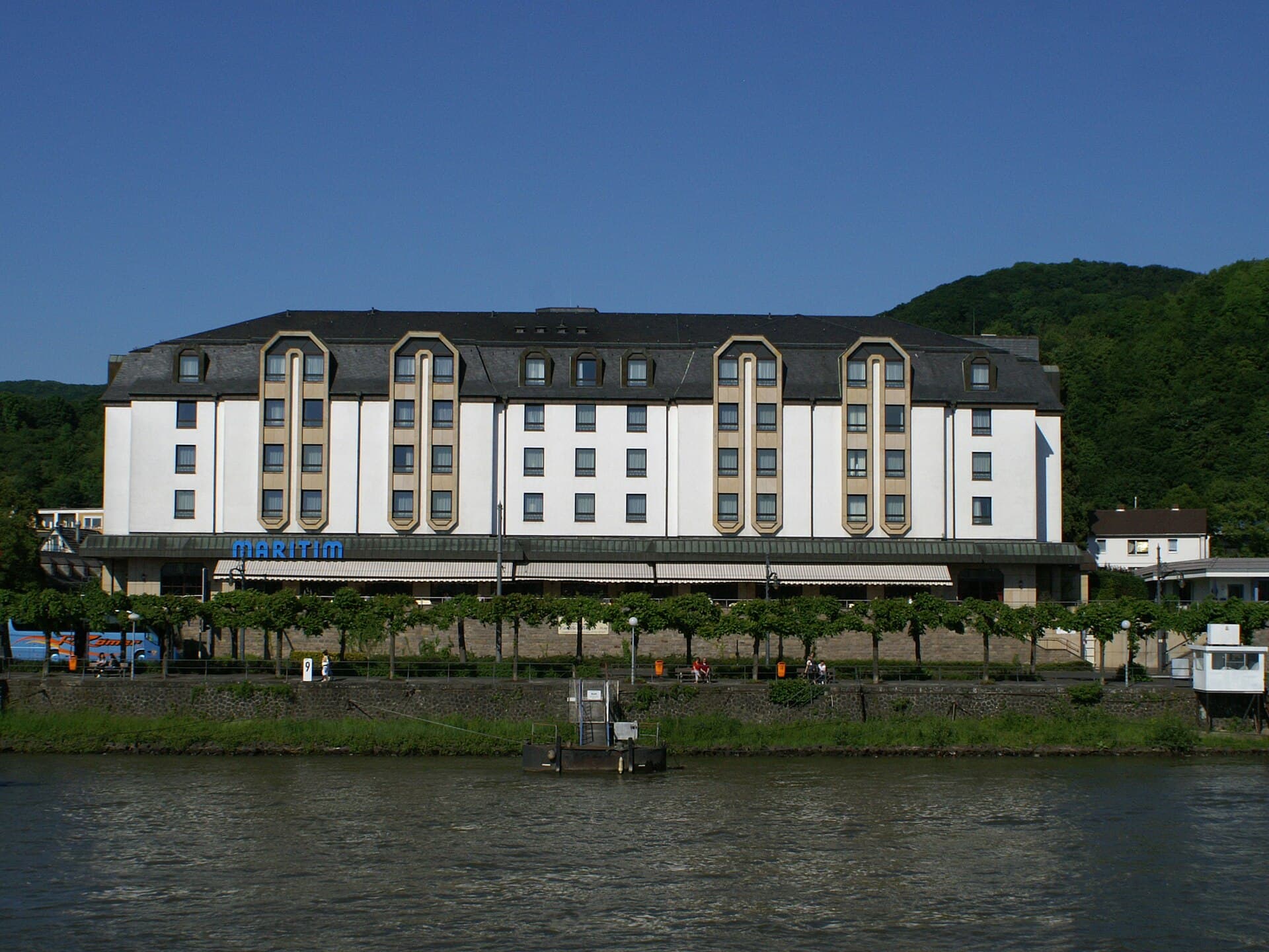 Maritim Hotel Königswinter (via Wikimedia Commons, CC BY-SA 3.0)