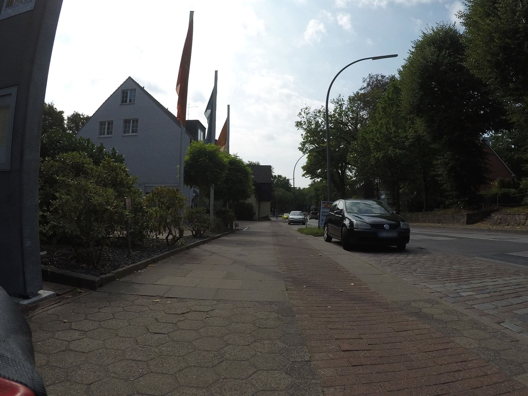 Street view near Poppenbütteler Hof, Poppenbüttel — © veloroute_hamburg (CC BY-SA · Mapillary)