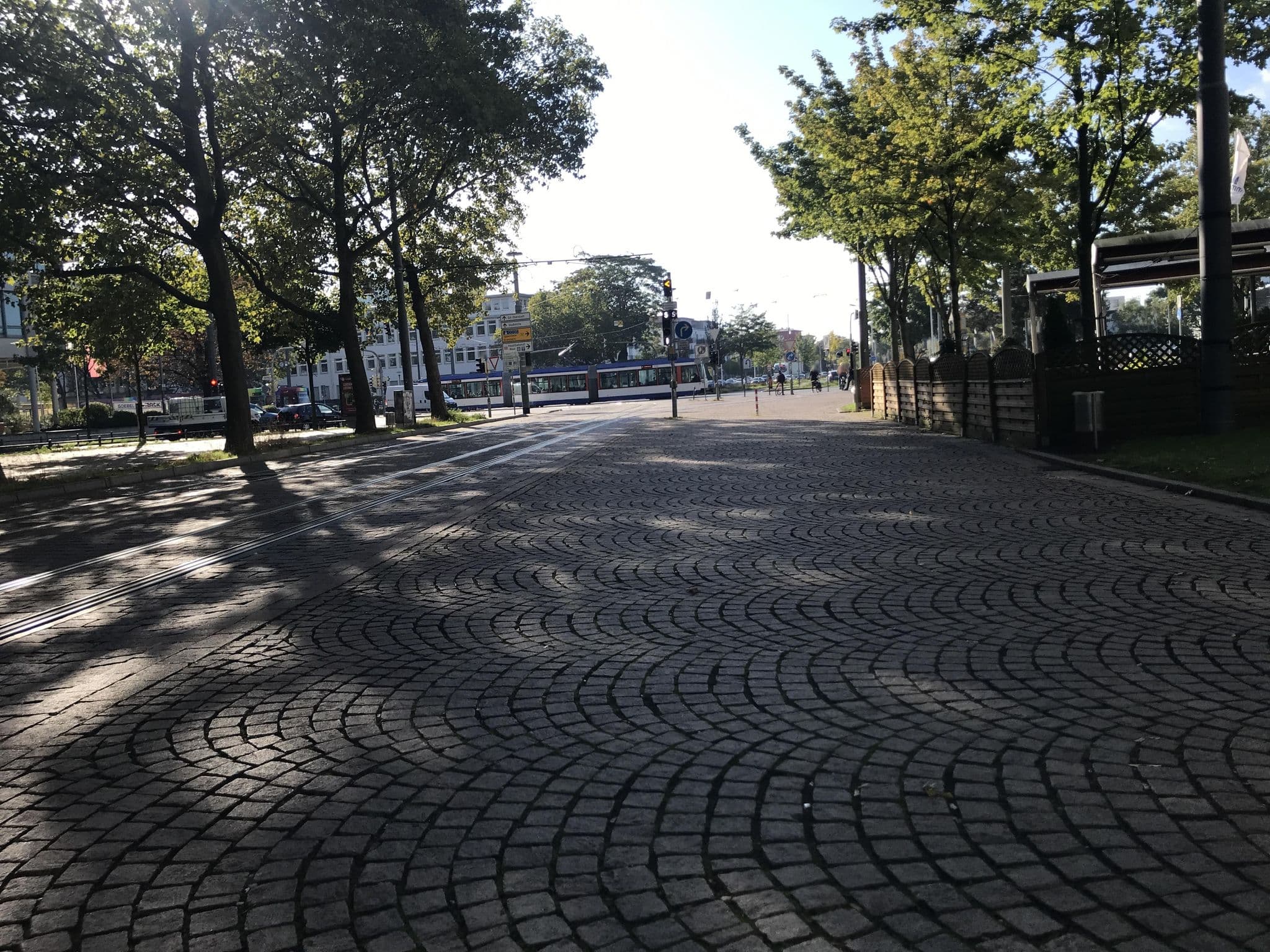 Street view near Maritim - Konferenzhotel, Darmstadt — © miguel_andrade (CC BY-SA · Mapillary)