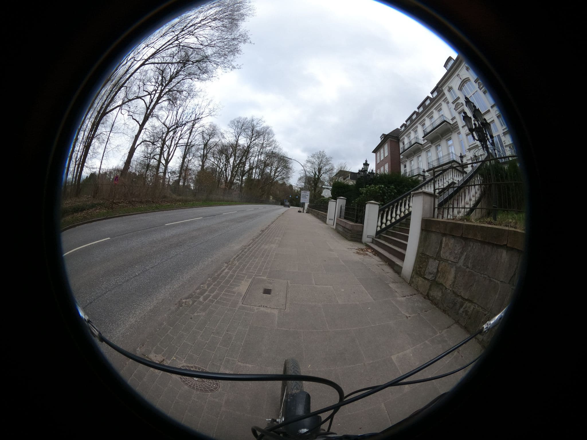 Street view near Das Weisse Hotel, Othmarschen — © veloroute_hamburg (CC BY-SA · Mapillary)