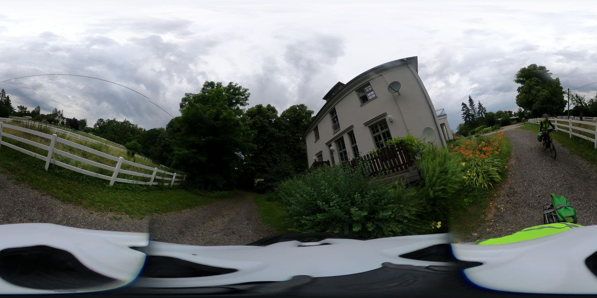 Street view near Gutshof Vorbeck, Pinnow — © Mobilitaetswerk (CC BY-SA · Mapillary)