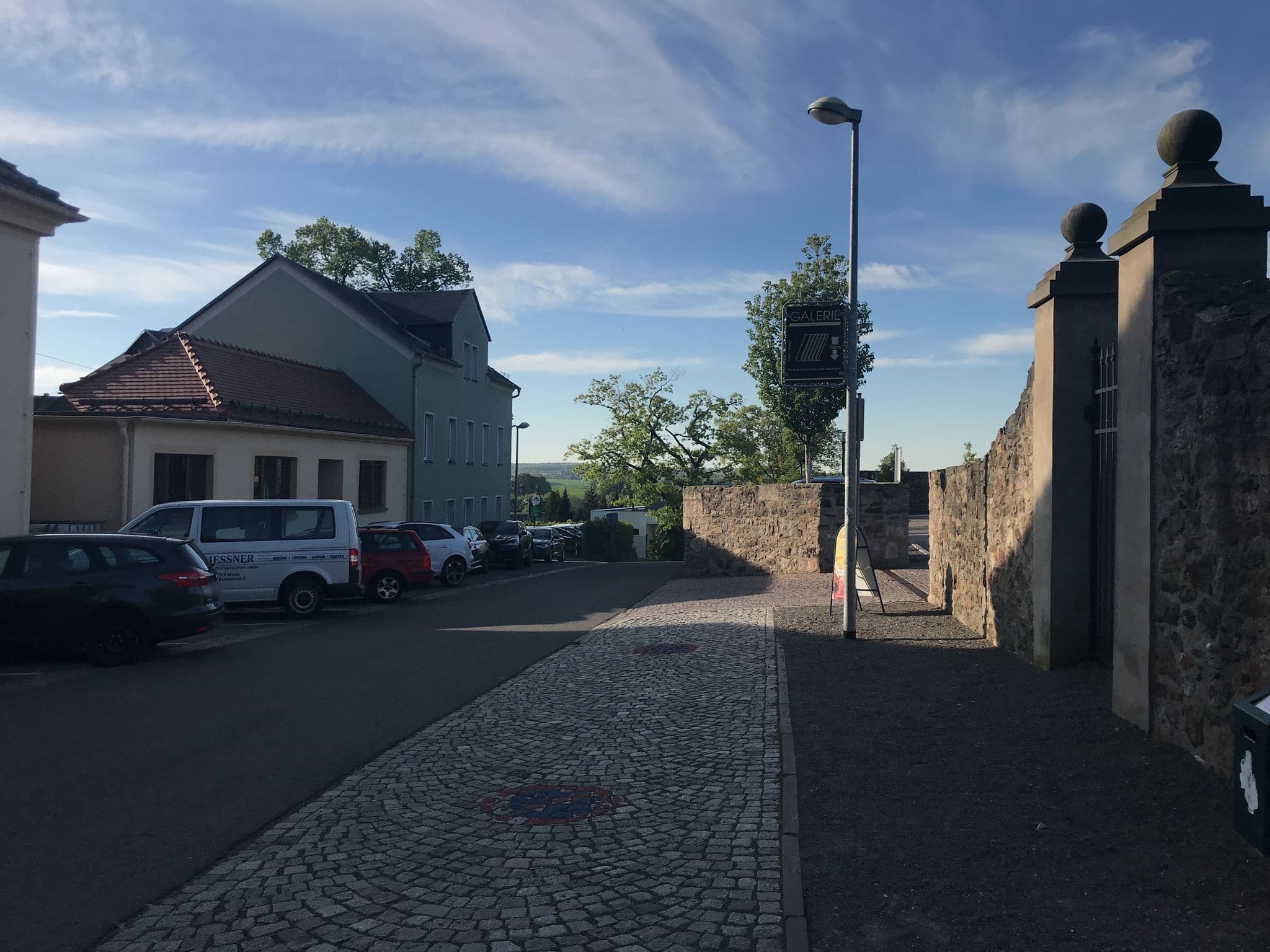 Street view near Schloßgasthaus Lichtenwalde, Niederwiesa — © tordans (CC BY-SA · Mapillary)