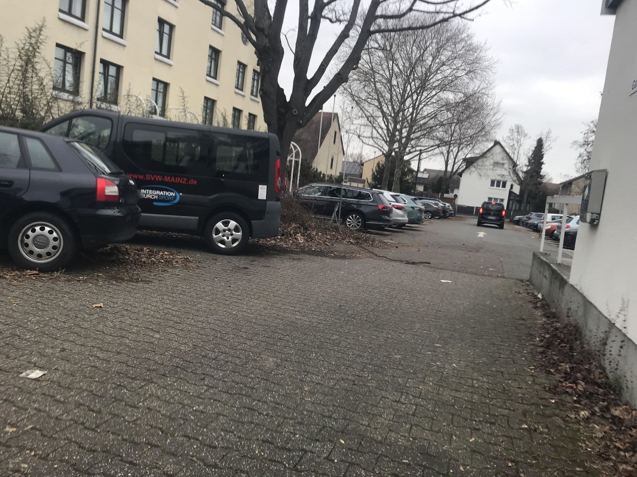 Street view near TRIP INN Hotel Bristol Mainz, Mainz — © miguel_andrade (CC BY-SA · Mapillary)