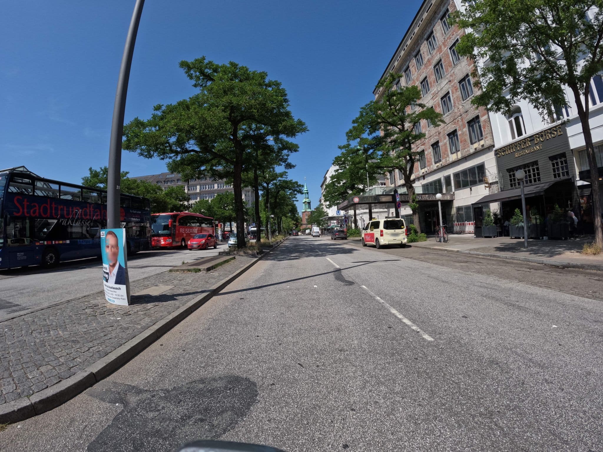Street view near Kronprinz Novum, St. Georg — © mjay (CC BY-SA · Mapillary)