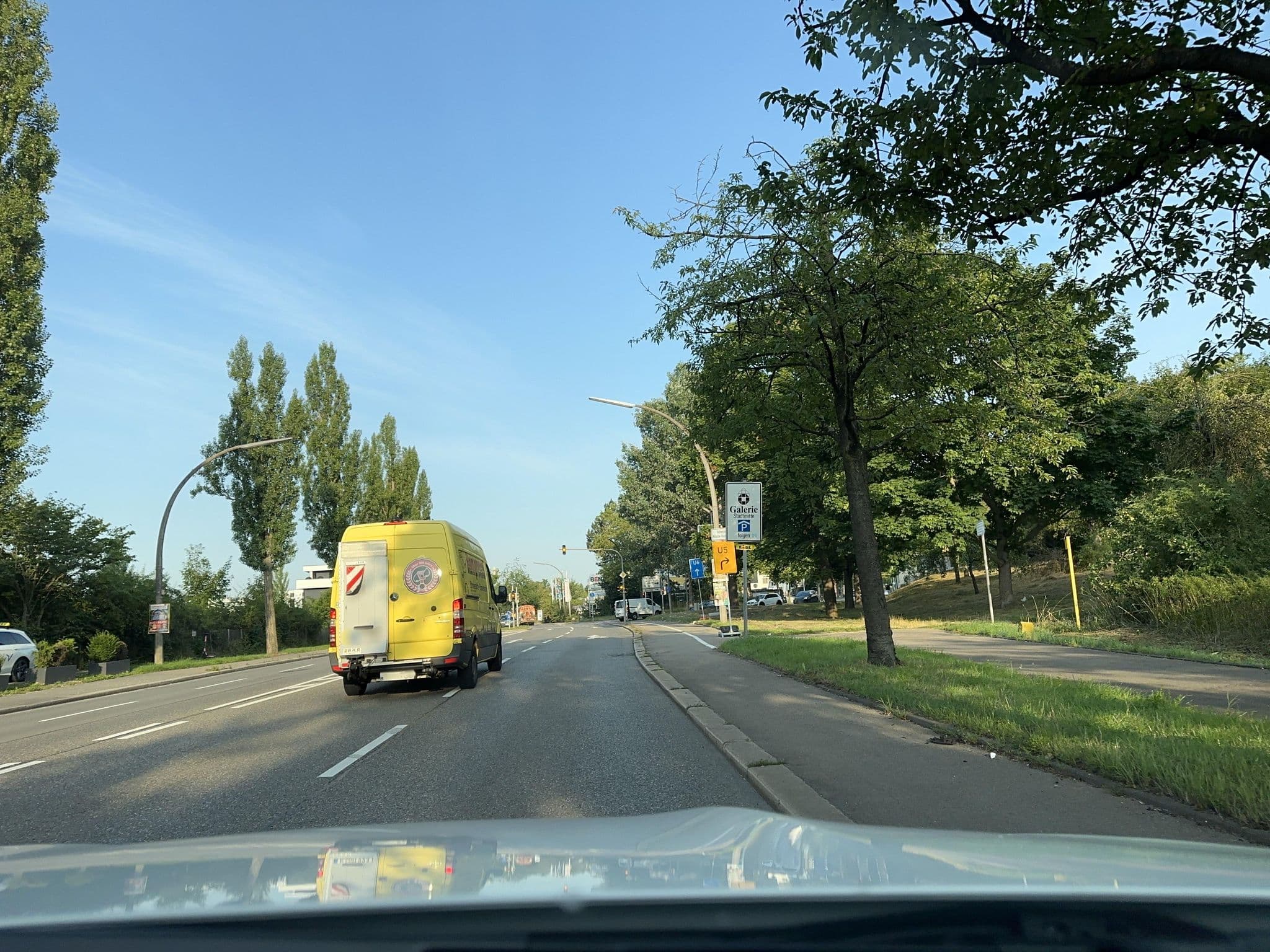Street view near Stuttgart Marriott Hotel Sindelfingen, Sindelfingen — © dapiang (CC BY-SA · Mapillary)
