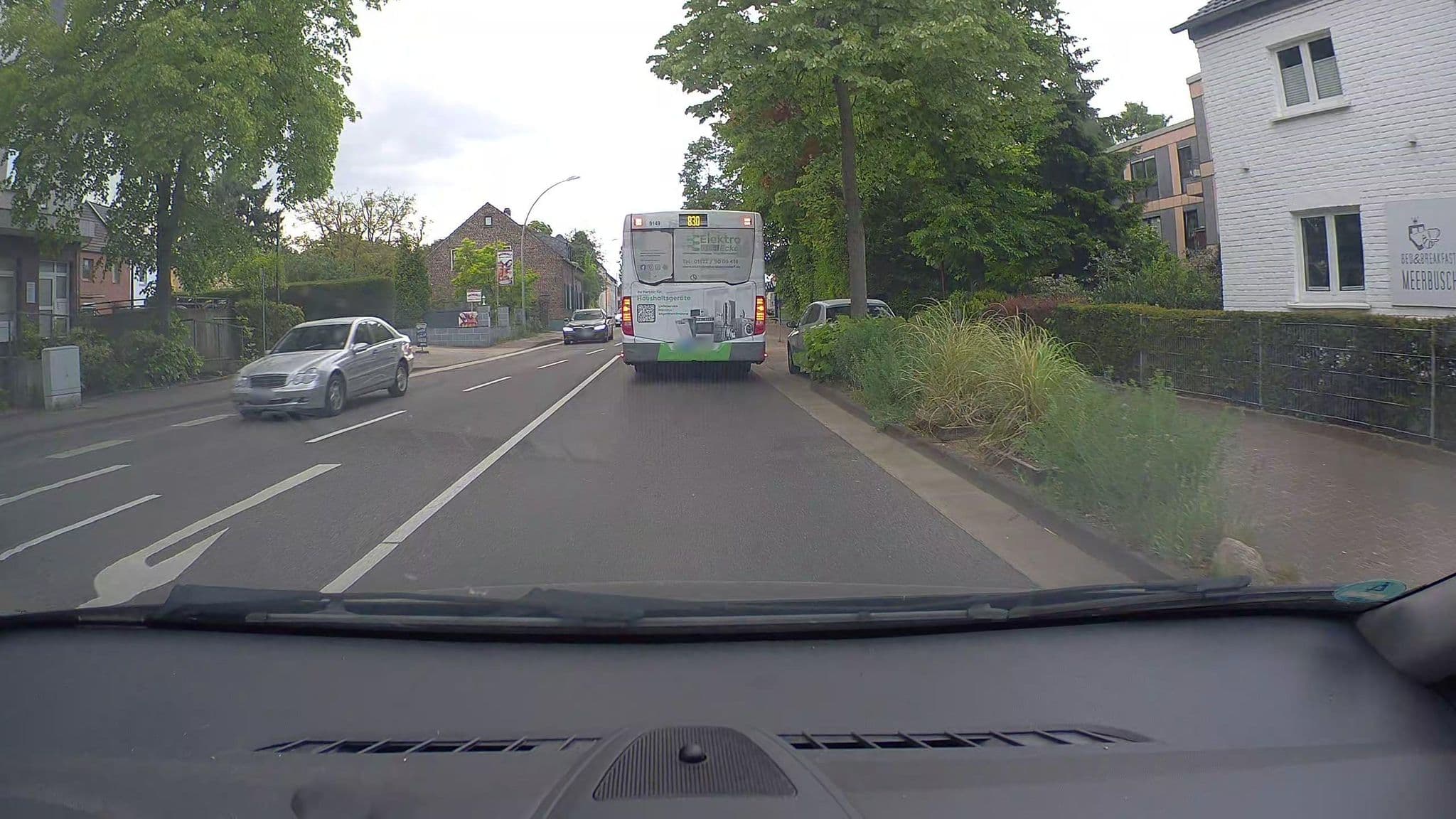 Street view near Bed & Breakfast Meerbusch, Meerbusch — © poxonline (CC BY-SA · Mapillary)