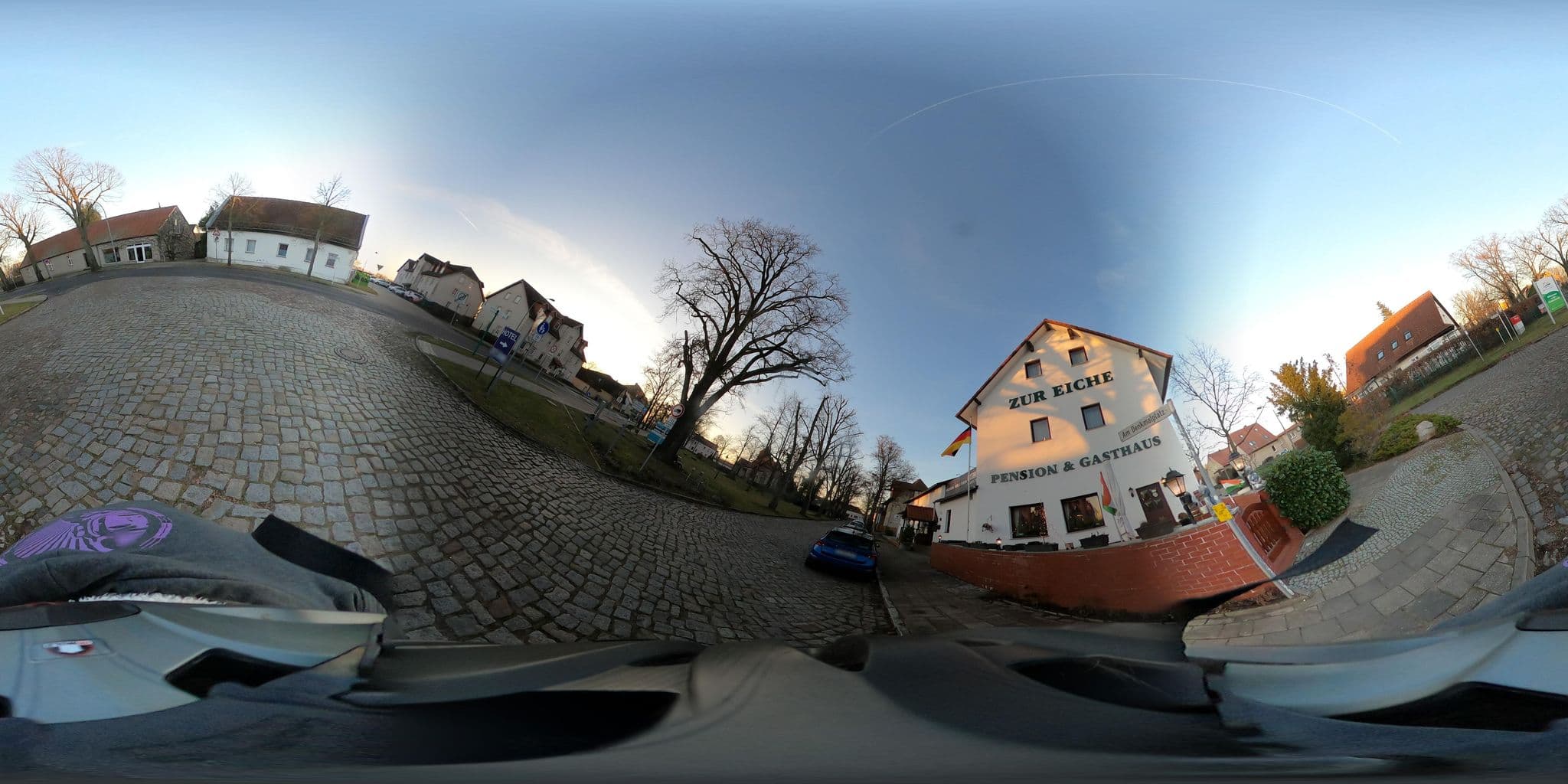 Street view near Zur Eiche, Königs Wusterhausen — © w-c (CC BY-SA · Mapillary)