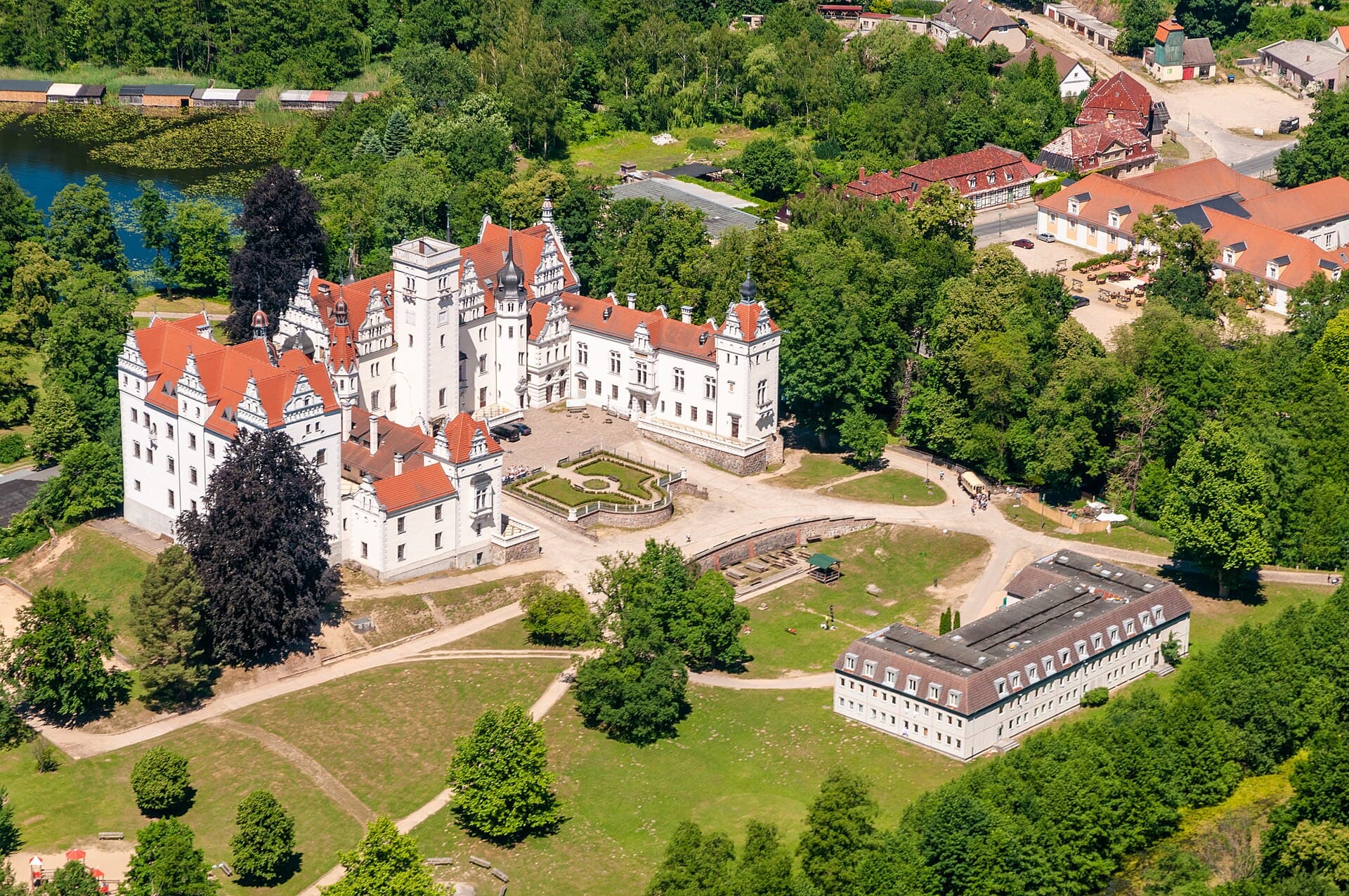 Schloss Boitzenburg (via Wikimedia Commons, GFDL 1.2)