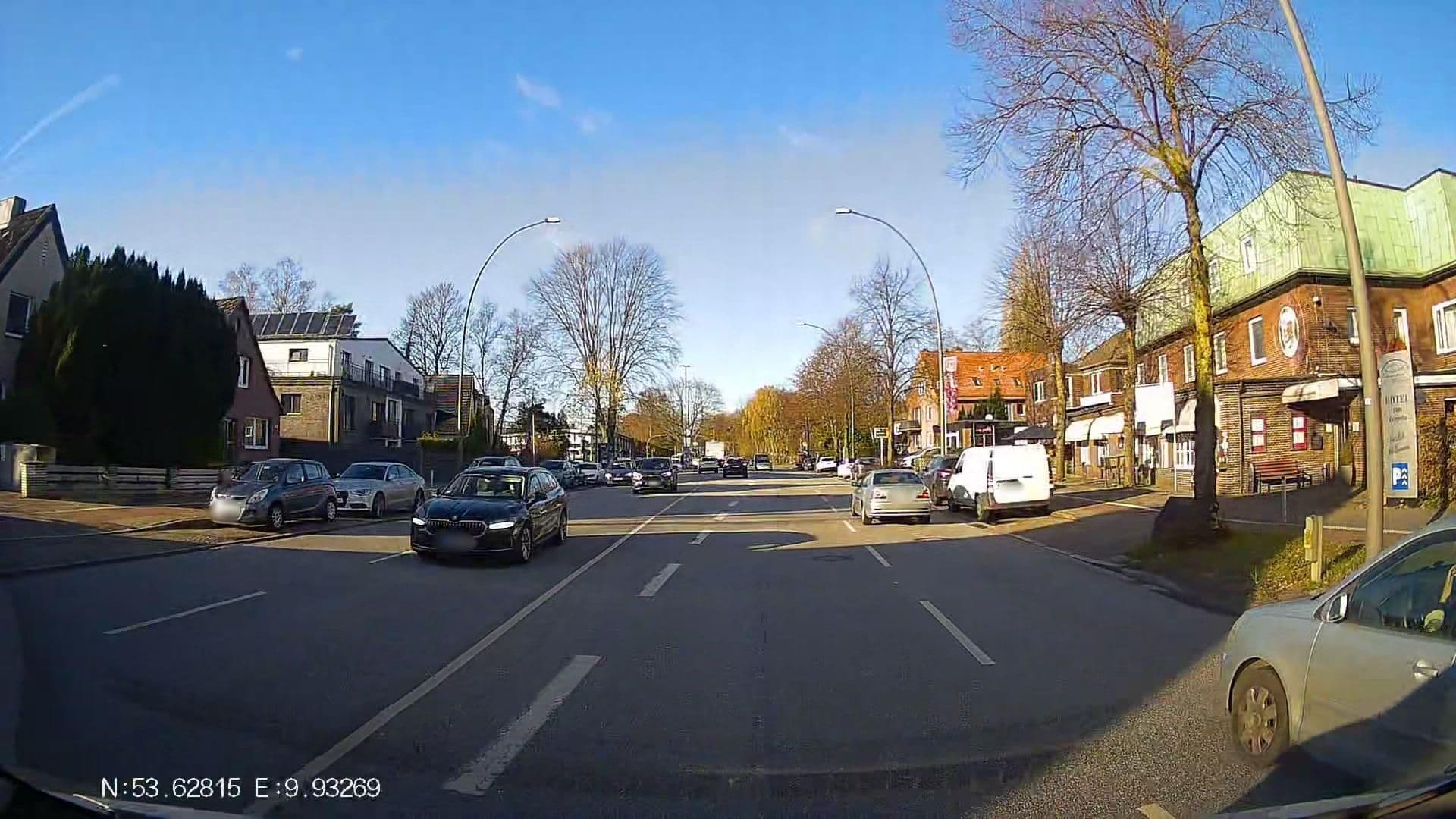Street view near Zum Zeppelin, Schnelsen — © Hightower- (CC BY-SA · Mapillary)