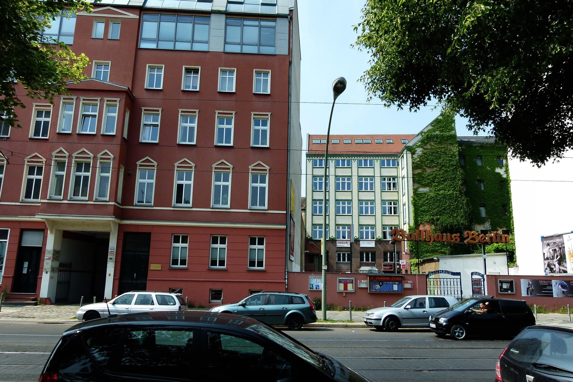 Hostel Ballhaus Berlin (via Wikimedia Commons, CC BY-SA 3.0)