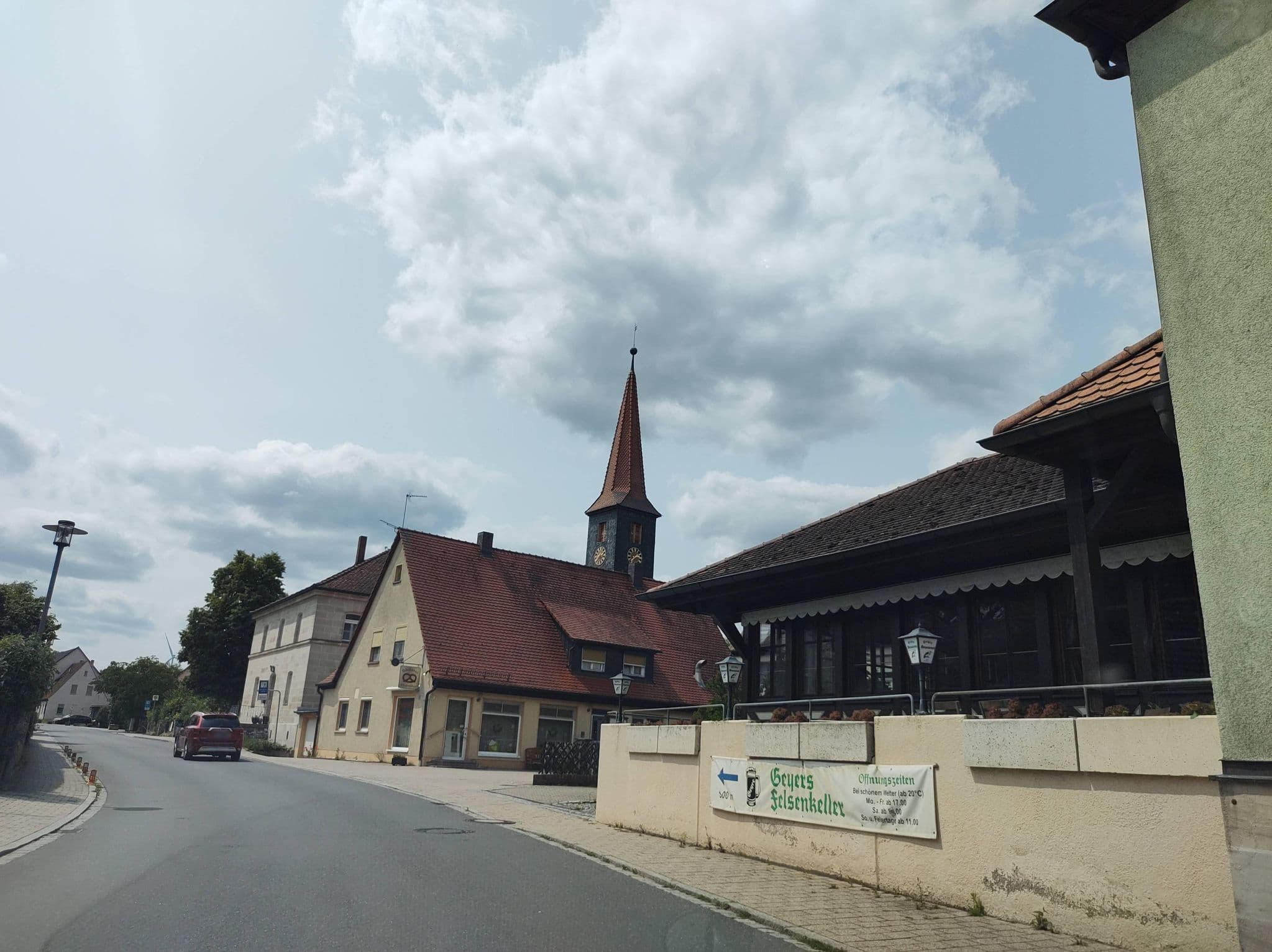 Street view near Brauereigasthof Geyer, Weisendorf — © thetornado76 (CC BY-SA · Mapillary)