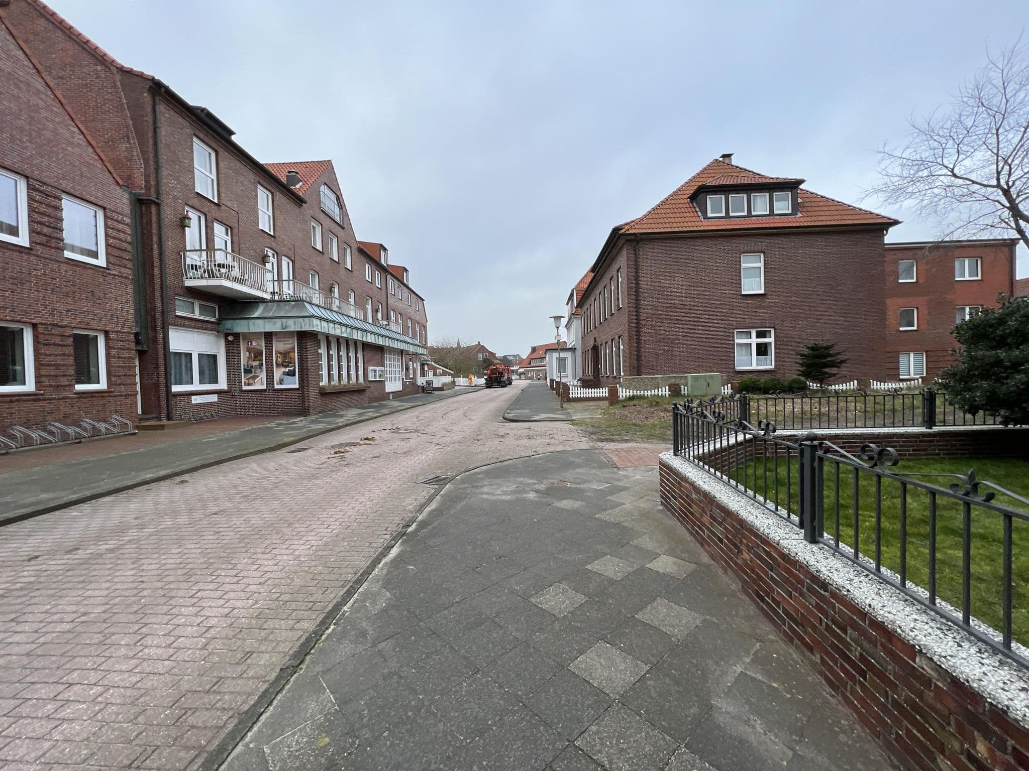 Street view near Wellnesshotel Achterdiek, Juist — © pyyjac (CC BY-SA · Mapillary)
