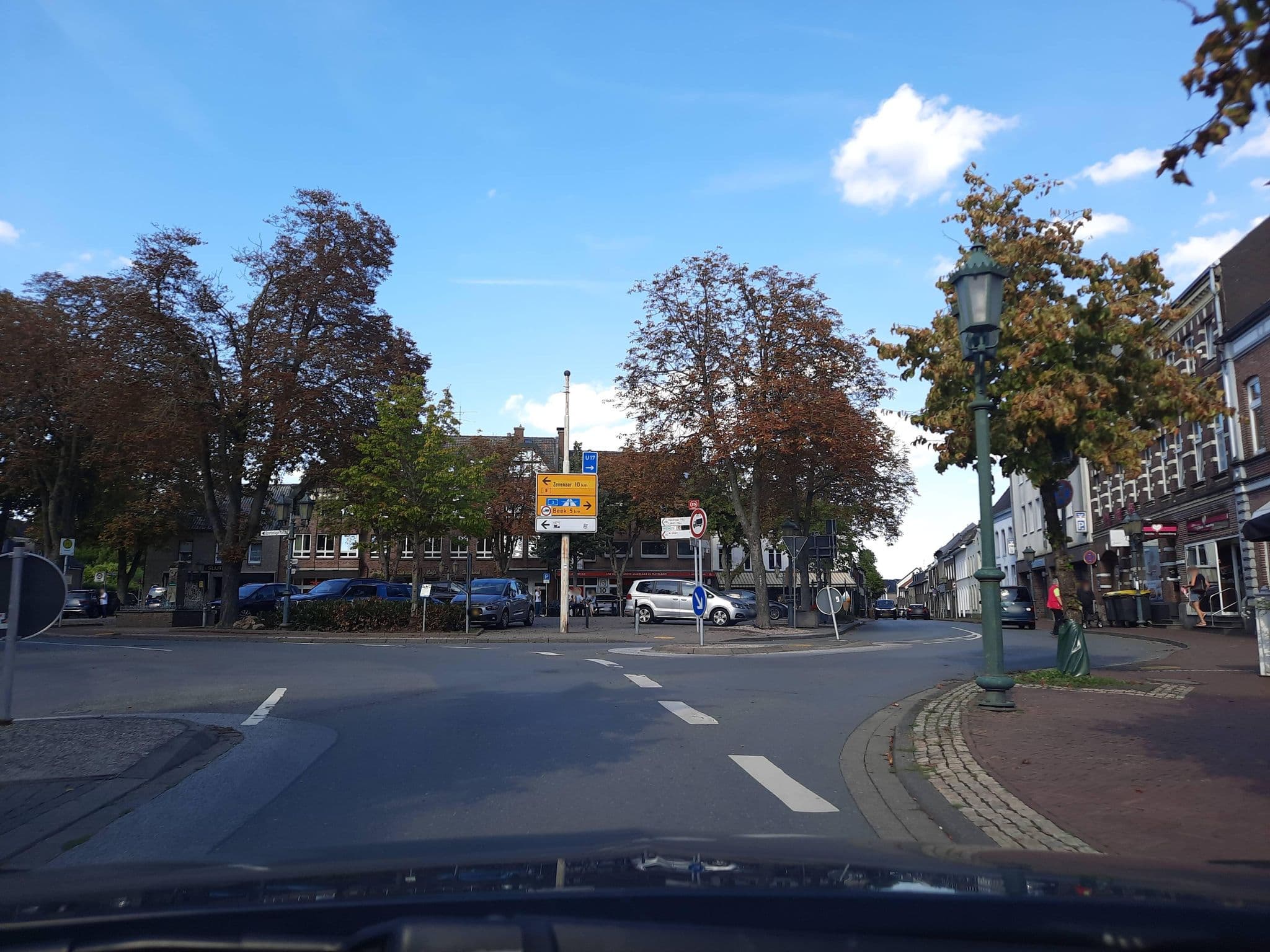 Street view near Hotel Wanders, Emmerich — © Lowiekse (CC BY-SA · Mapillary)