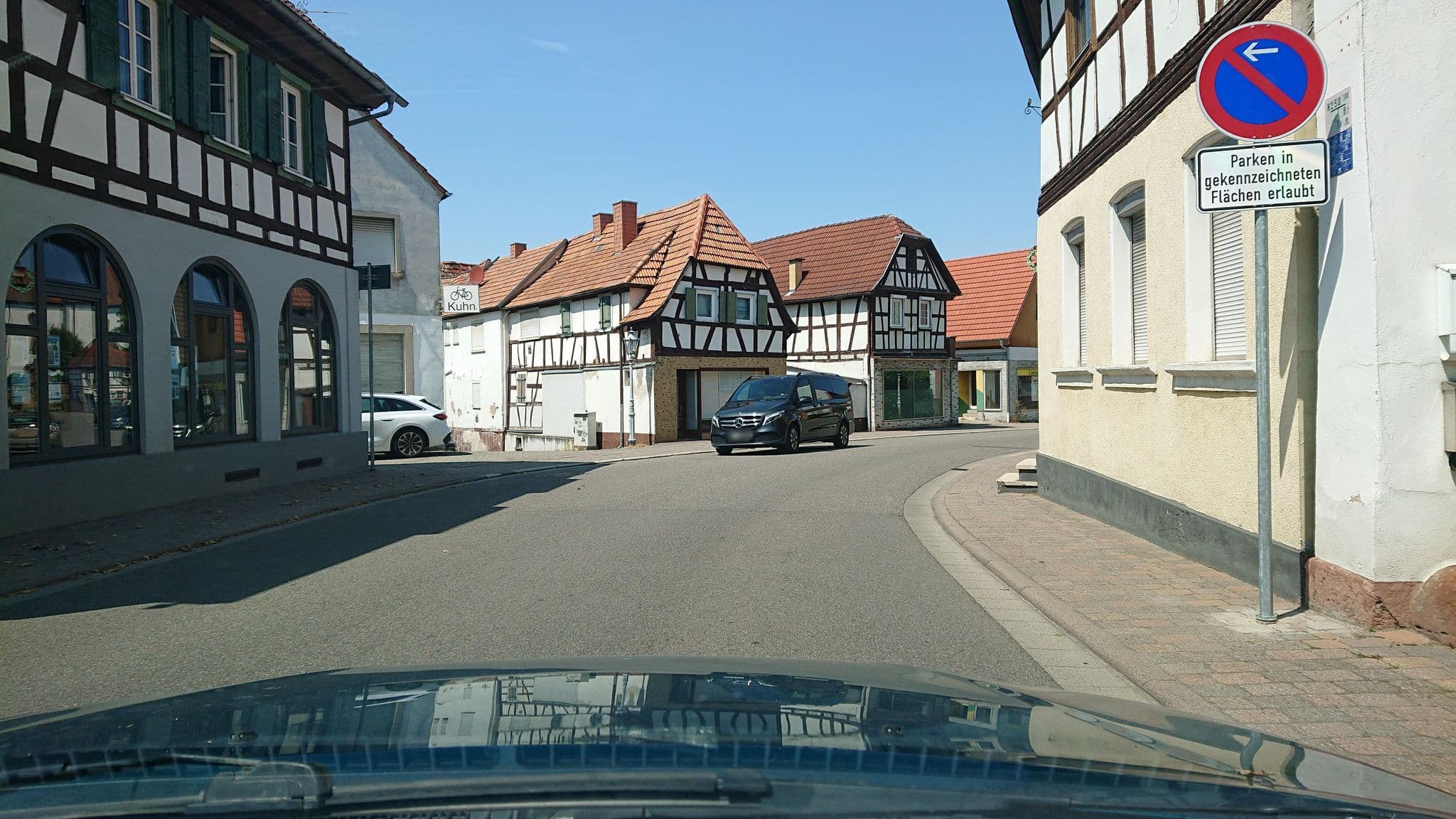 Street view near Landgasthof Goldenes Lamm, Rheinzabern — © wegavision (CC BY-SA · Mapillary)