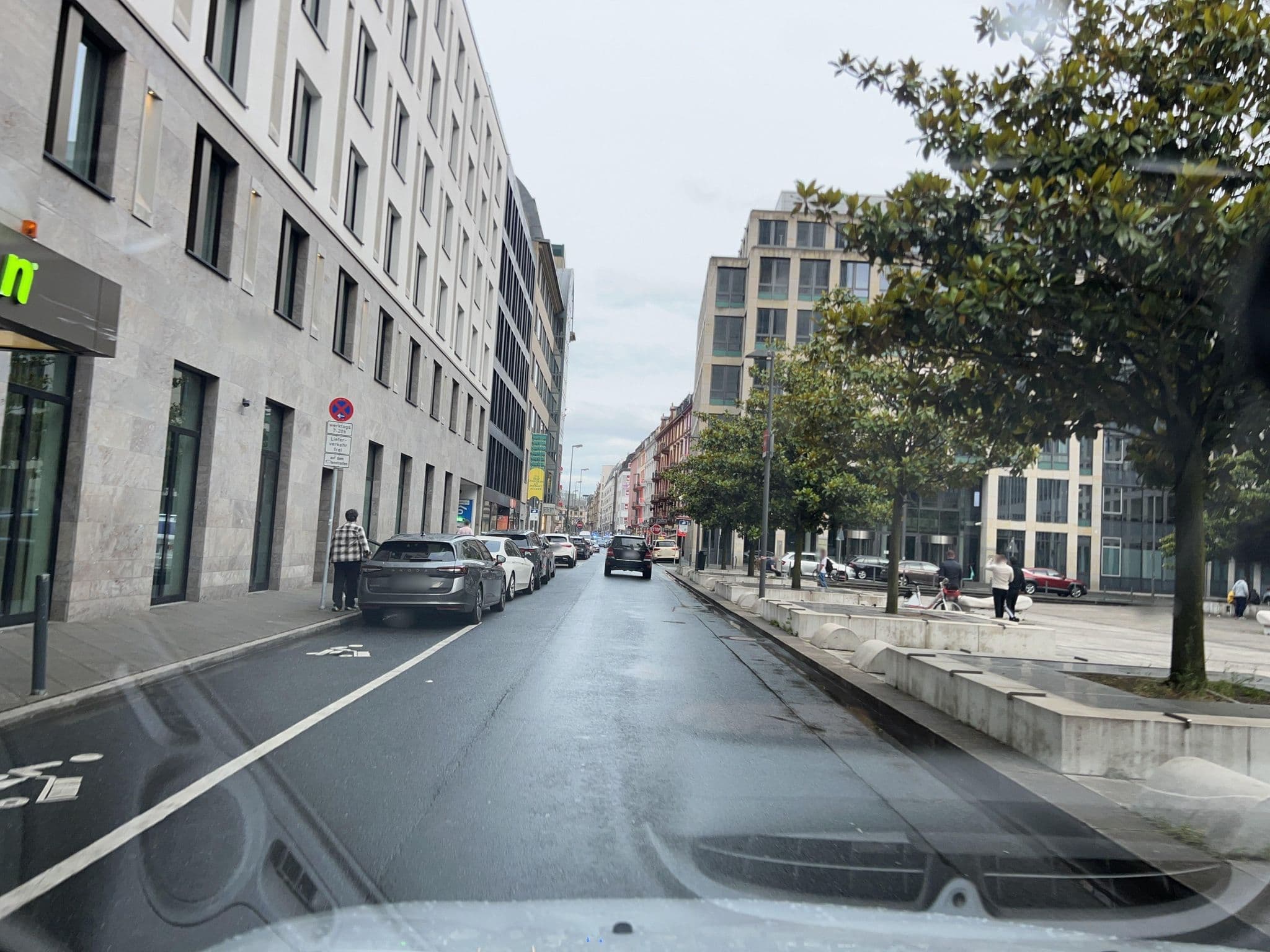 Street view near Holiday Inn Frankfurt - Alte Oper, Frankfurt am Main — © robffm (CC BY-SA · Mapillary)
