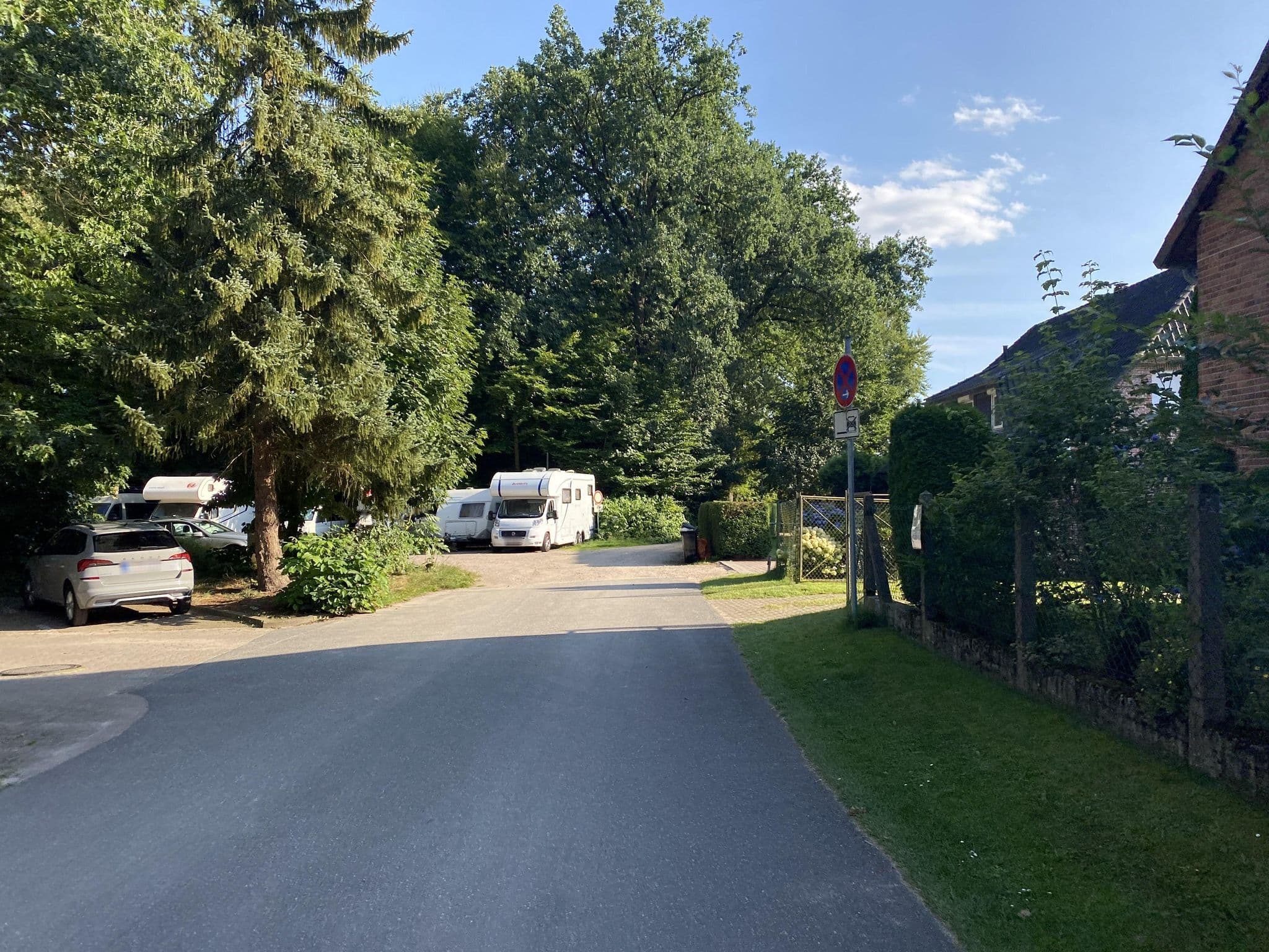 Street view near Wohnmobilstellplatz am Waldbad Salzhausen, Salzhausen — © violavoelker (CC BY-SA · Mapillary)