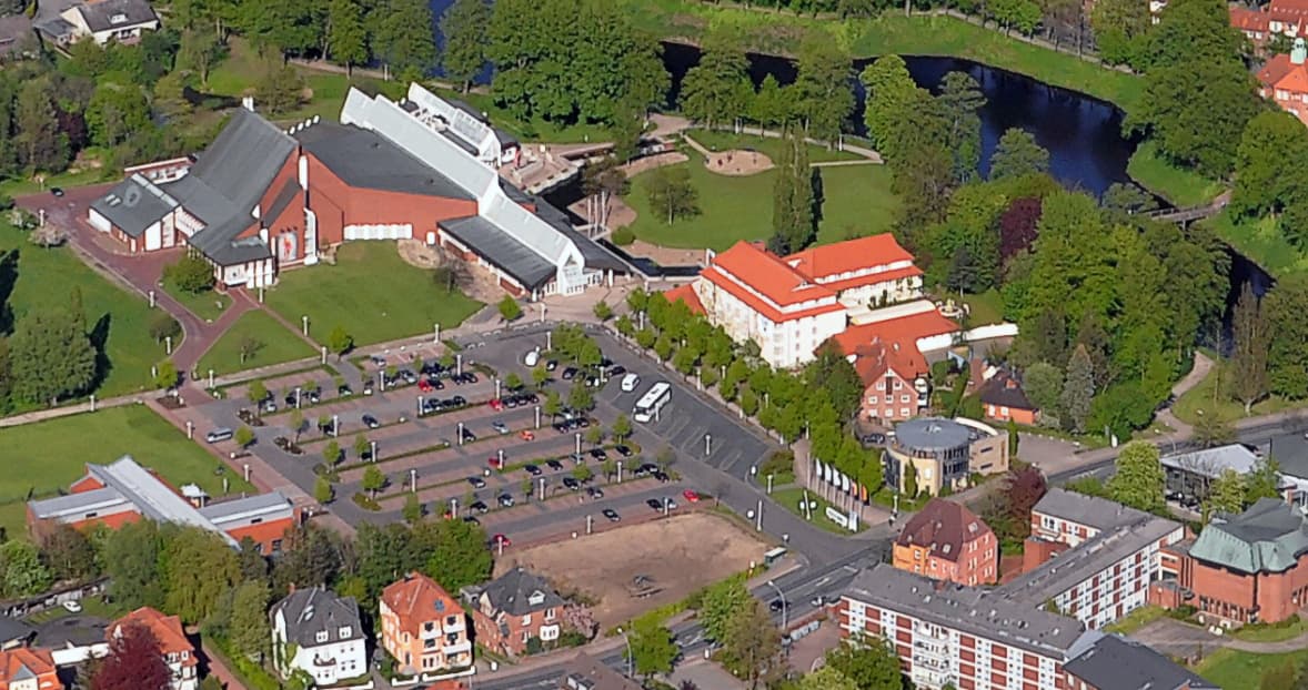 Parkhotel Stader Hof (via Wikimedia Commons, CC BY-SA 3.0 de)