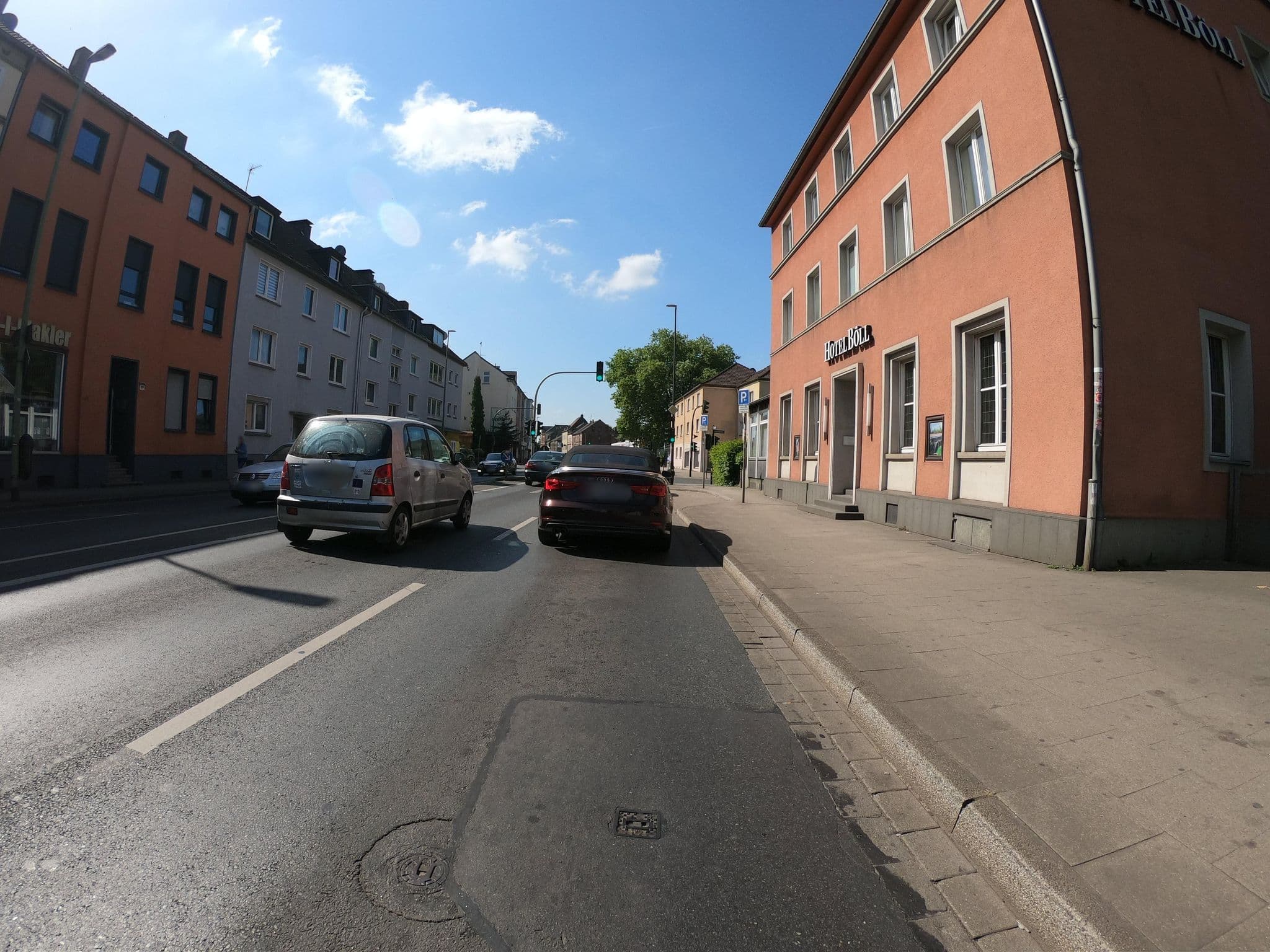 Street view near Böll, Essen — © geogladbecker (CC BY-SA · Mapillary)