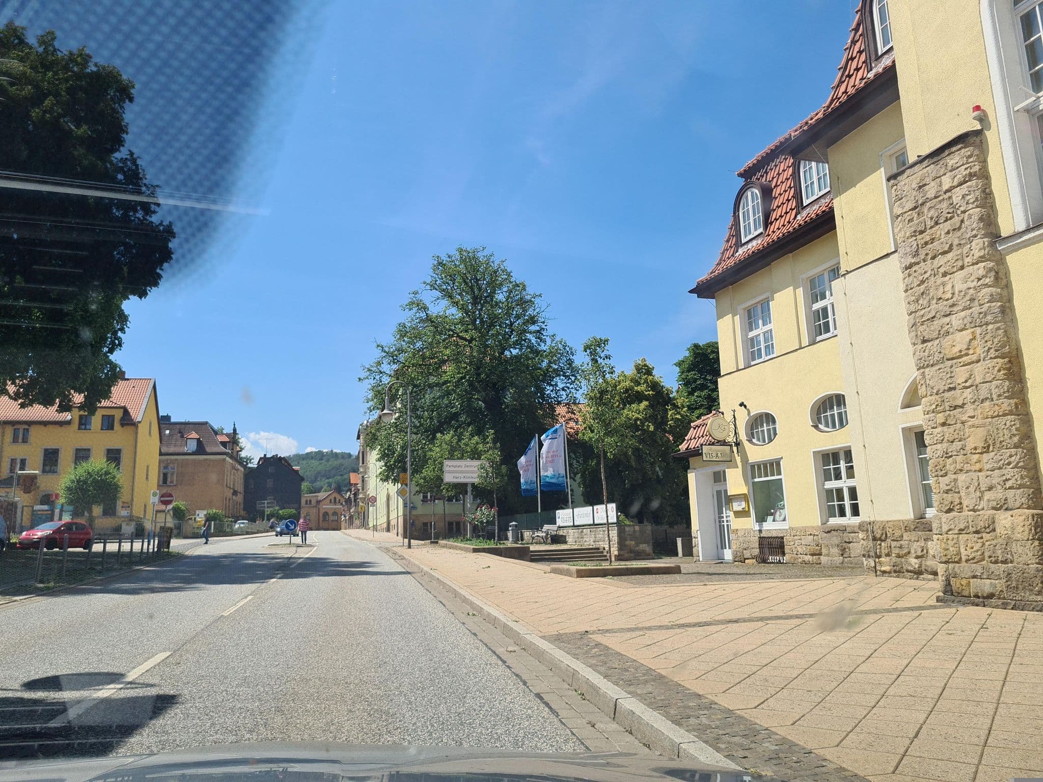 Street view near Kur- und Wellnesshotel Fürstenhof, Blankenburg — © dsmm (CC BY-SA · Mapillary)