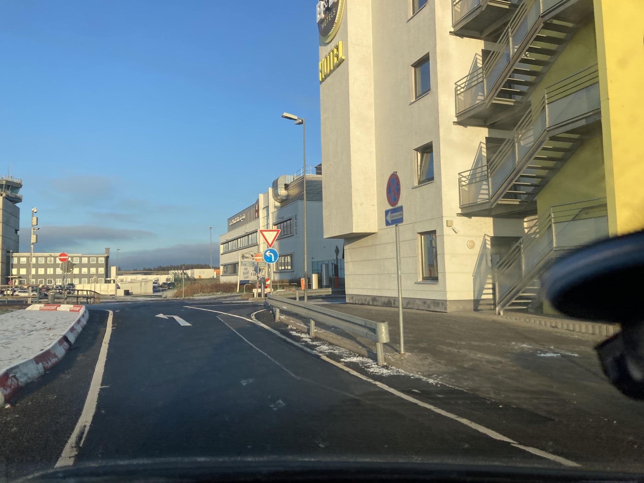 Street view near B&B Hotel Frankfurt-Hahn Airport, Büchenbeuren — © robffm (CC BY-SA · Mapillary)