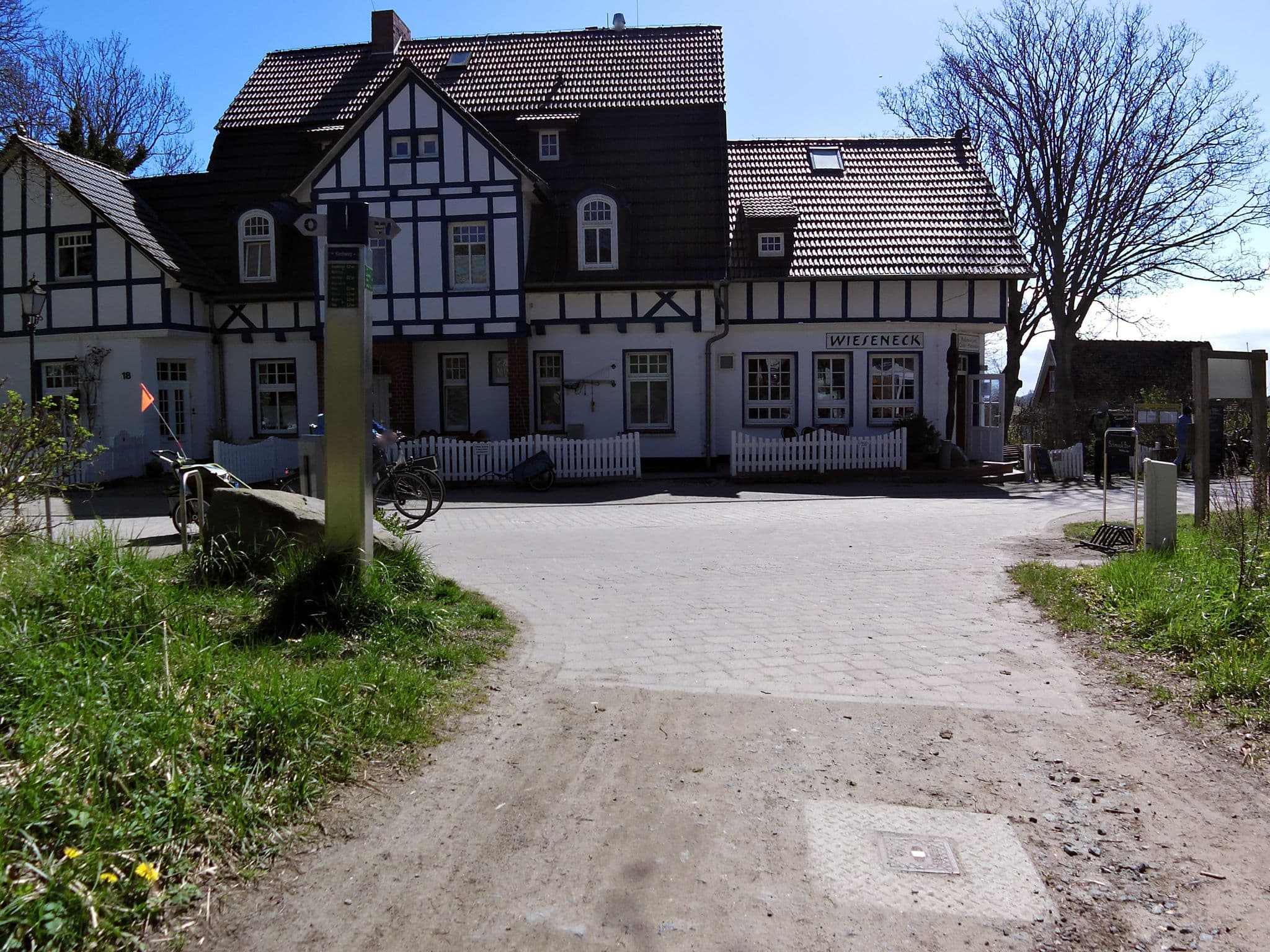 Street view near Wieseneck, Hiddensee — © zoegglmeyr (CC BY-SA · Mapillary)