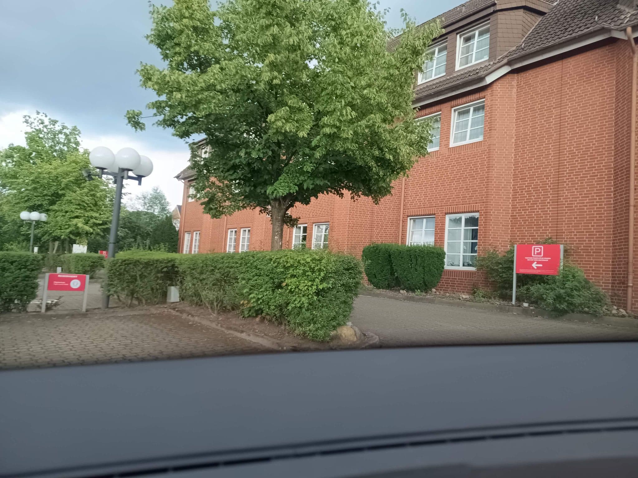 Street view near Leonardo Hotel Hamburg-Stillhorn, Neuland — © zuse (CC BY-SA · Mapillary)
