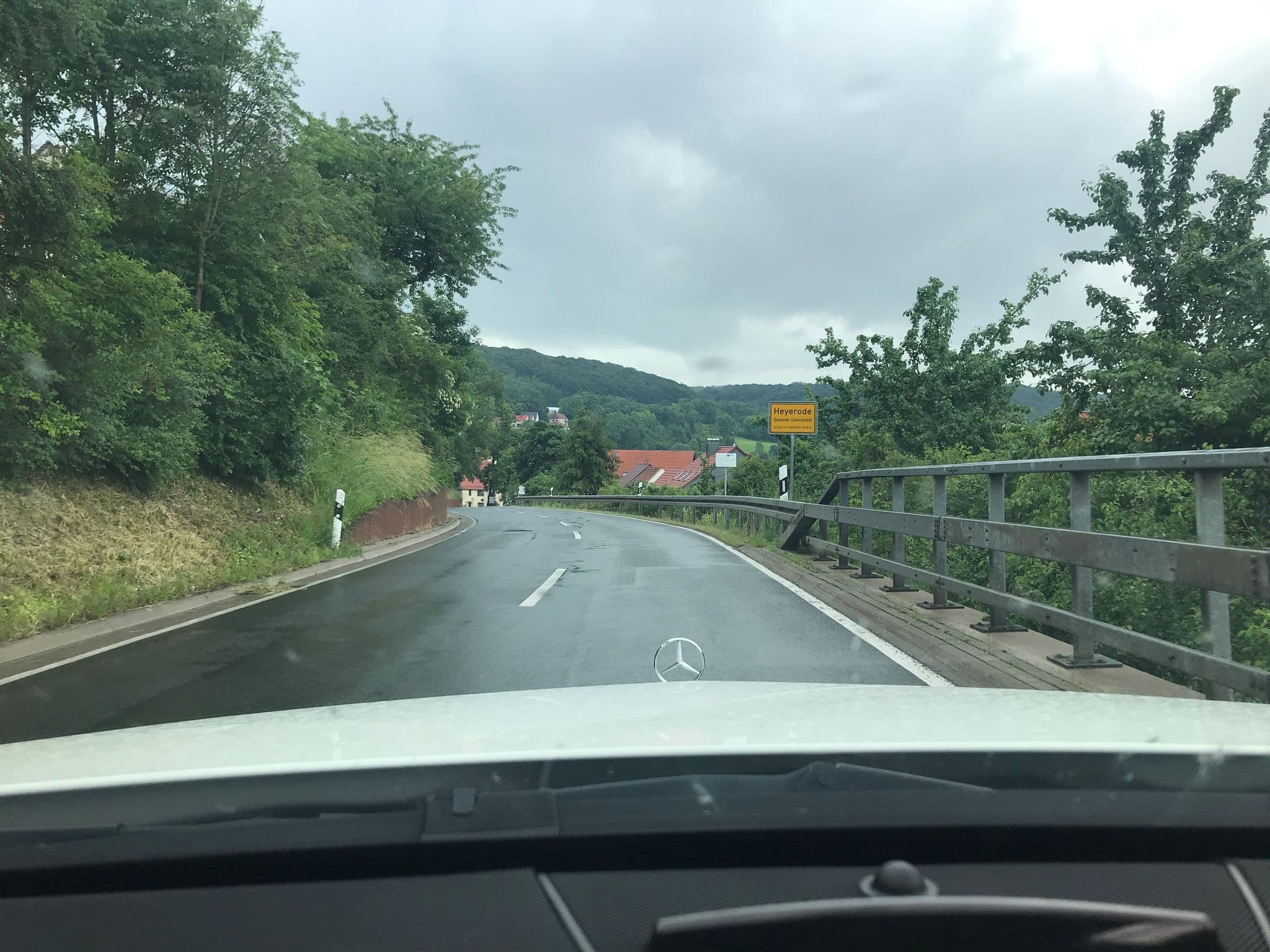 Street view near Zum Eichsfelder Fleischer, Heyerode — © saschahaberkorn (CC BY-SA · Mapillary)