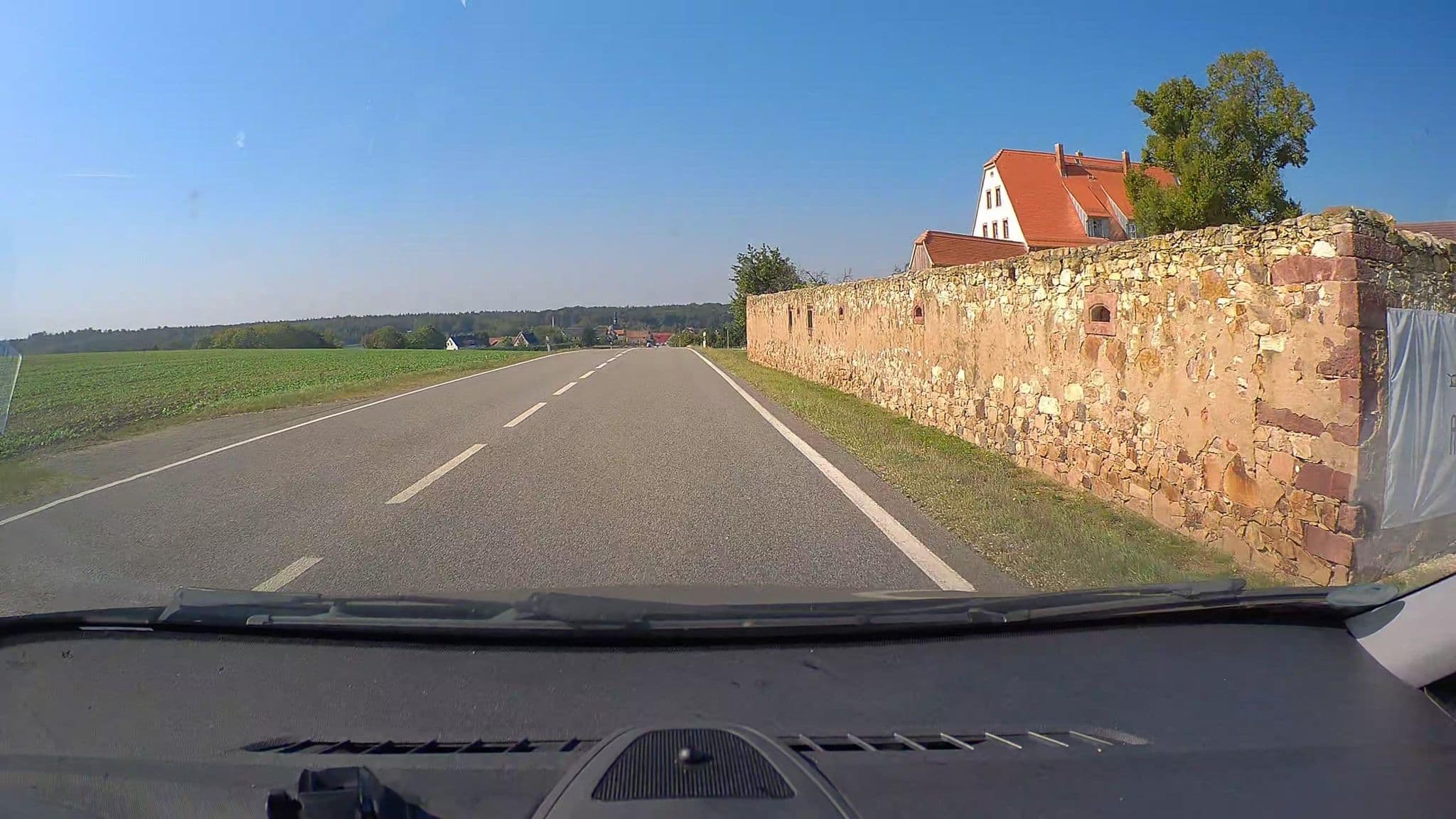 Street view near Hofgut Altmörbitz, Langenleuba-Niederhain — © poxonline (CC BY-SA · Mapillary)