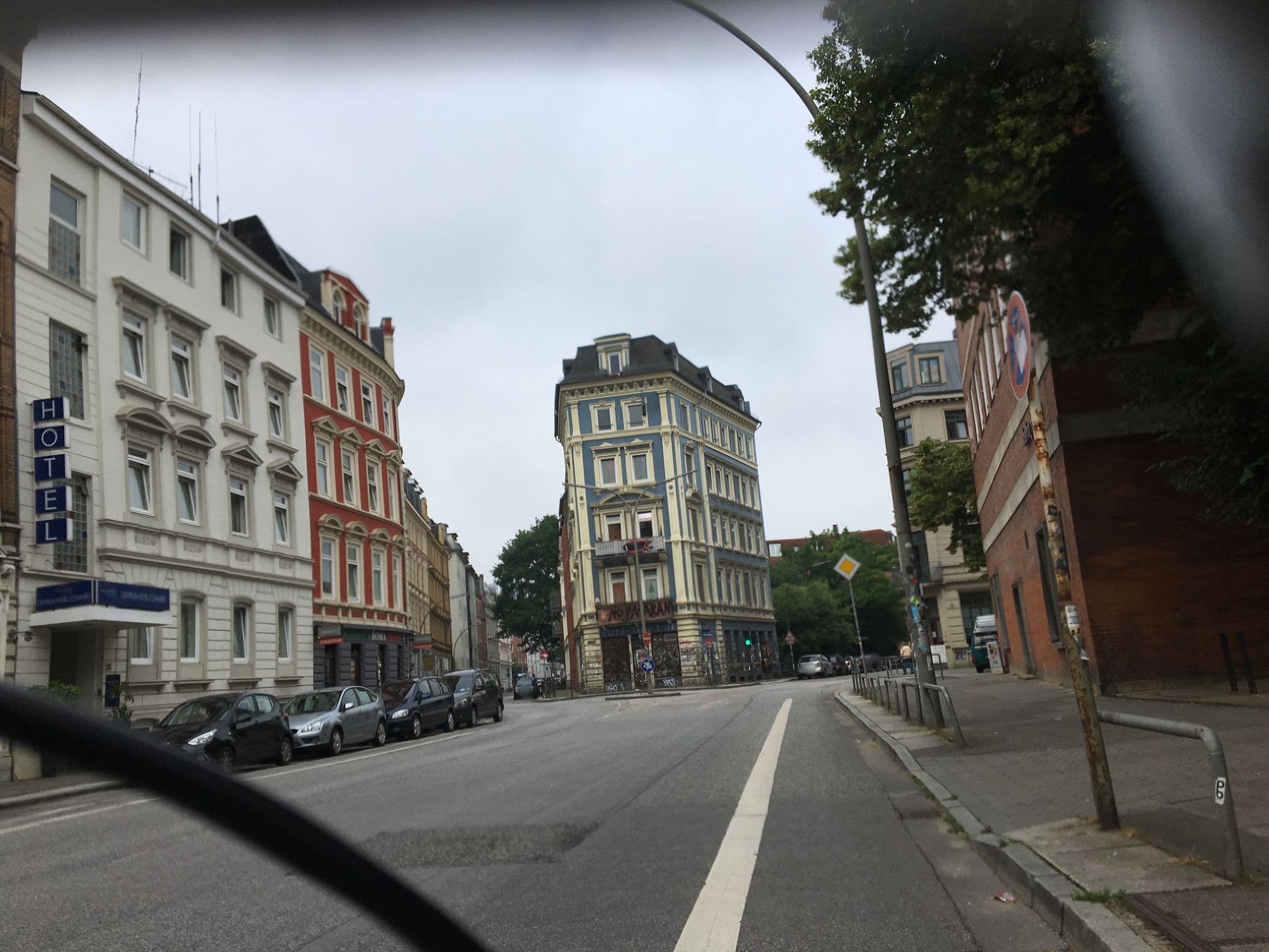 Street view near Hotel Commerz, Altona — © veloroute_hamburg (CC BY-SA · Mapillary)