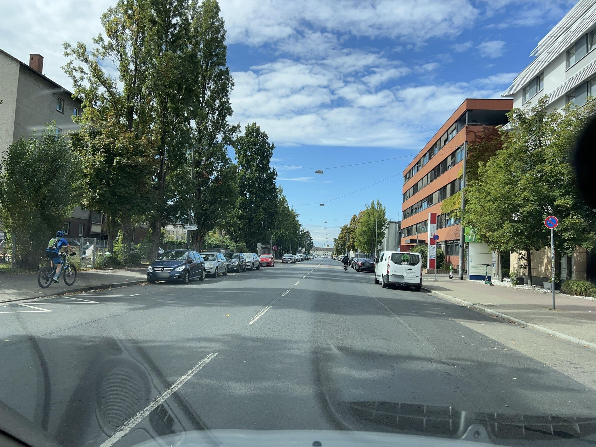 Street view near Holiday Inn Express Frankfurt-Messe, Gallus — © robffm (CC BY-SA · Mapillary)