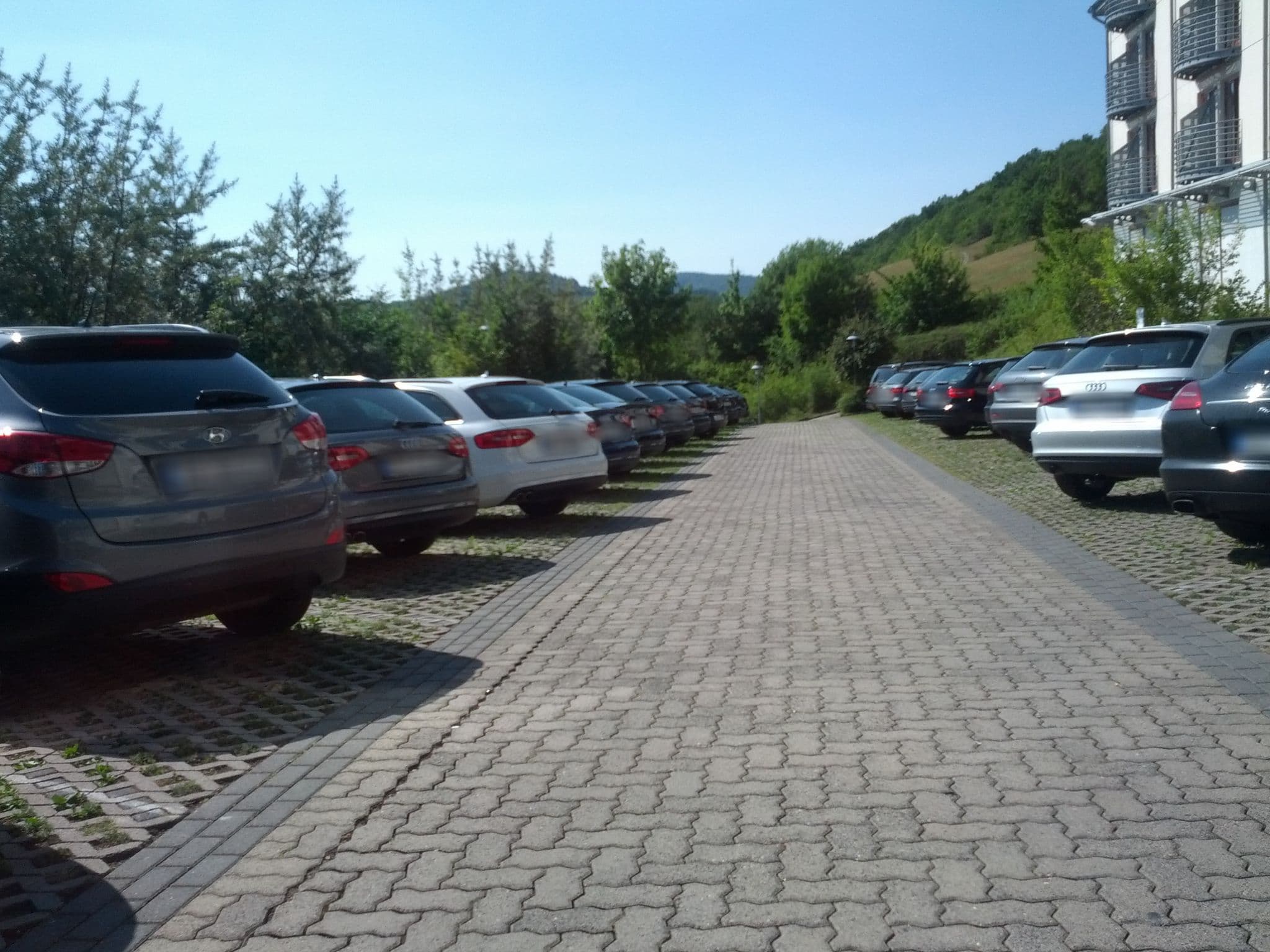 Street view near Pentahotel Eisenach, Krauthausen — © zoegglmeyr (CC BY-SA · Mapillary)