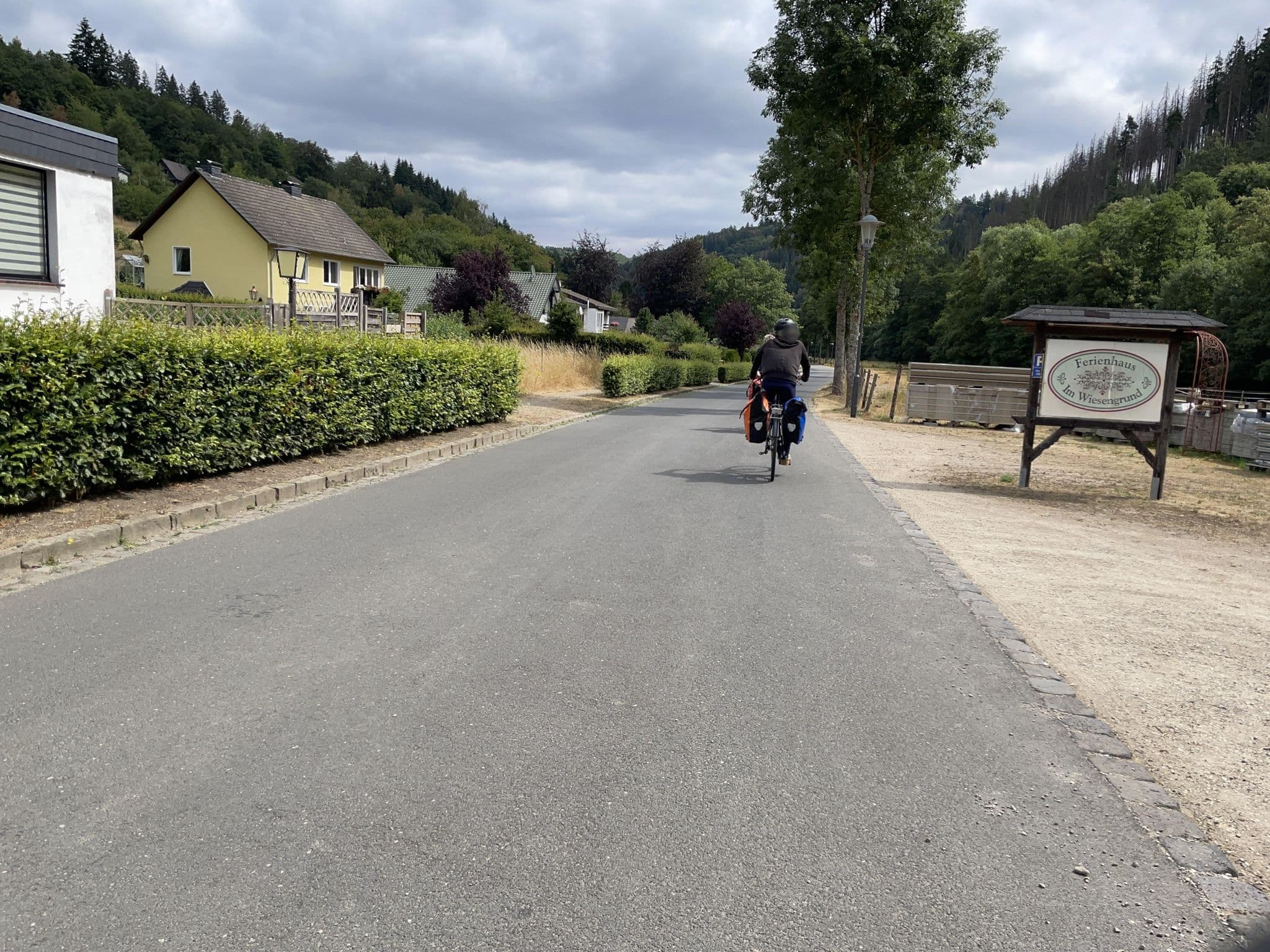 Street view near Feriengaus Im Wiesengrund, Simmerath — © Nicolas1030 (CC BY-SA · Mapillary)