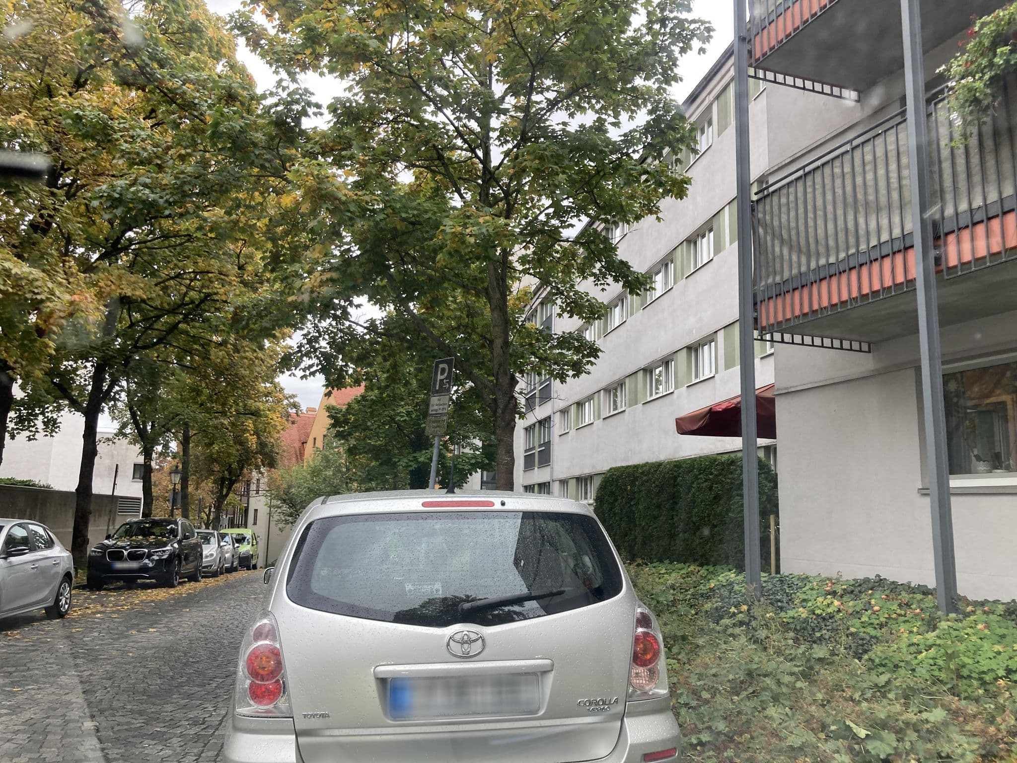 Street view near Tagungshotel Haus Sankt Ulrich, Augsburg — © slowrb (CC BY-SA · Mapillary)