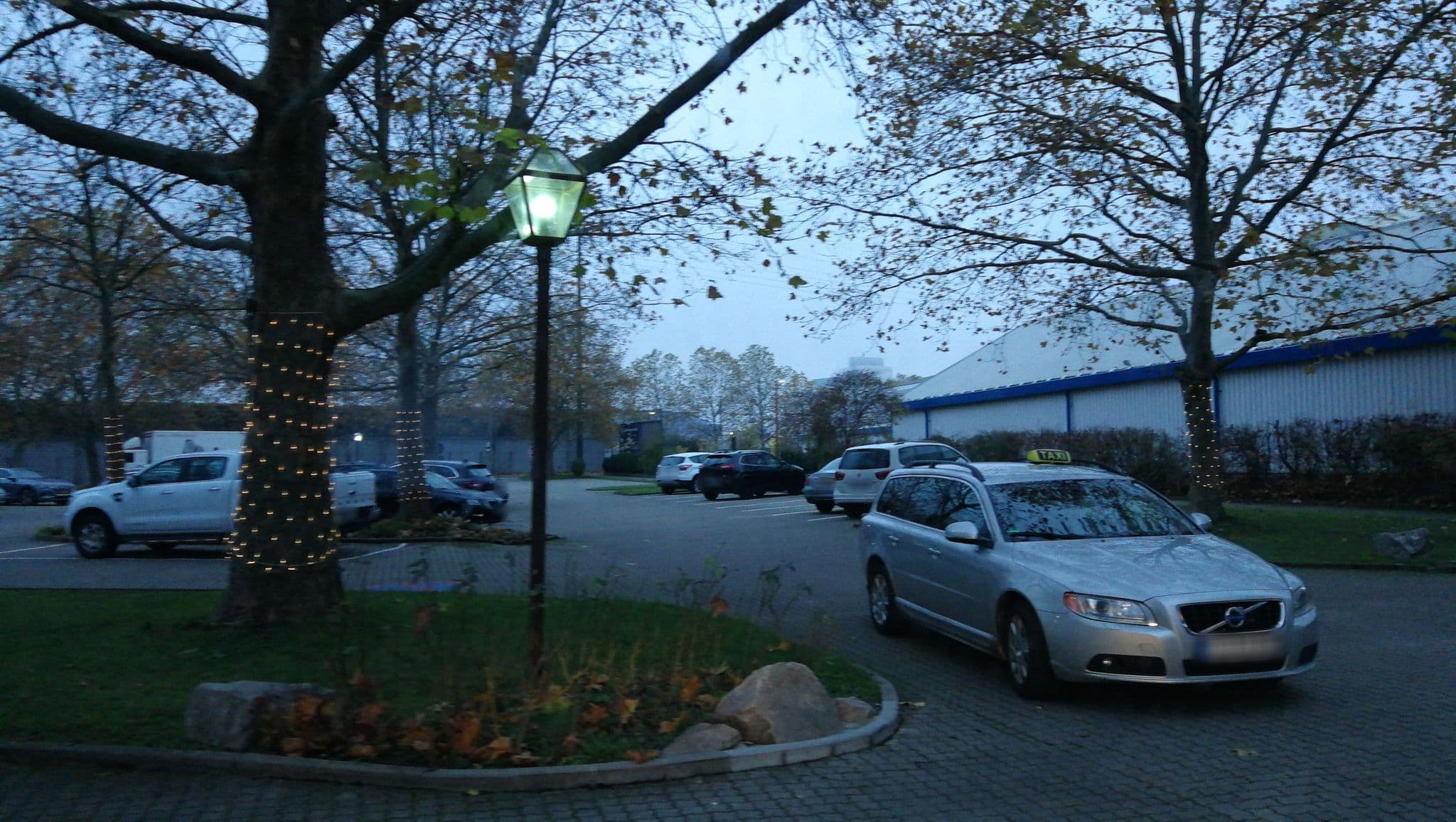 Street view near carathotel Basel, Weil am Rhein — © fundacja_geolife (CC BY-SA · Mapillary)