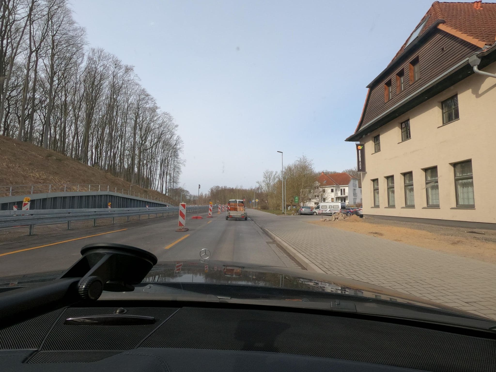 Street view near Das Haus am See, Raben Steinfeld — © saschahaberkorn (CC BY-SA · Mapillary)