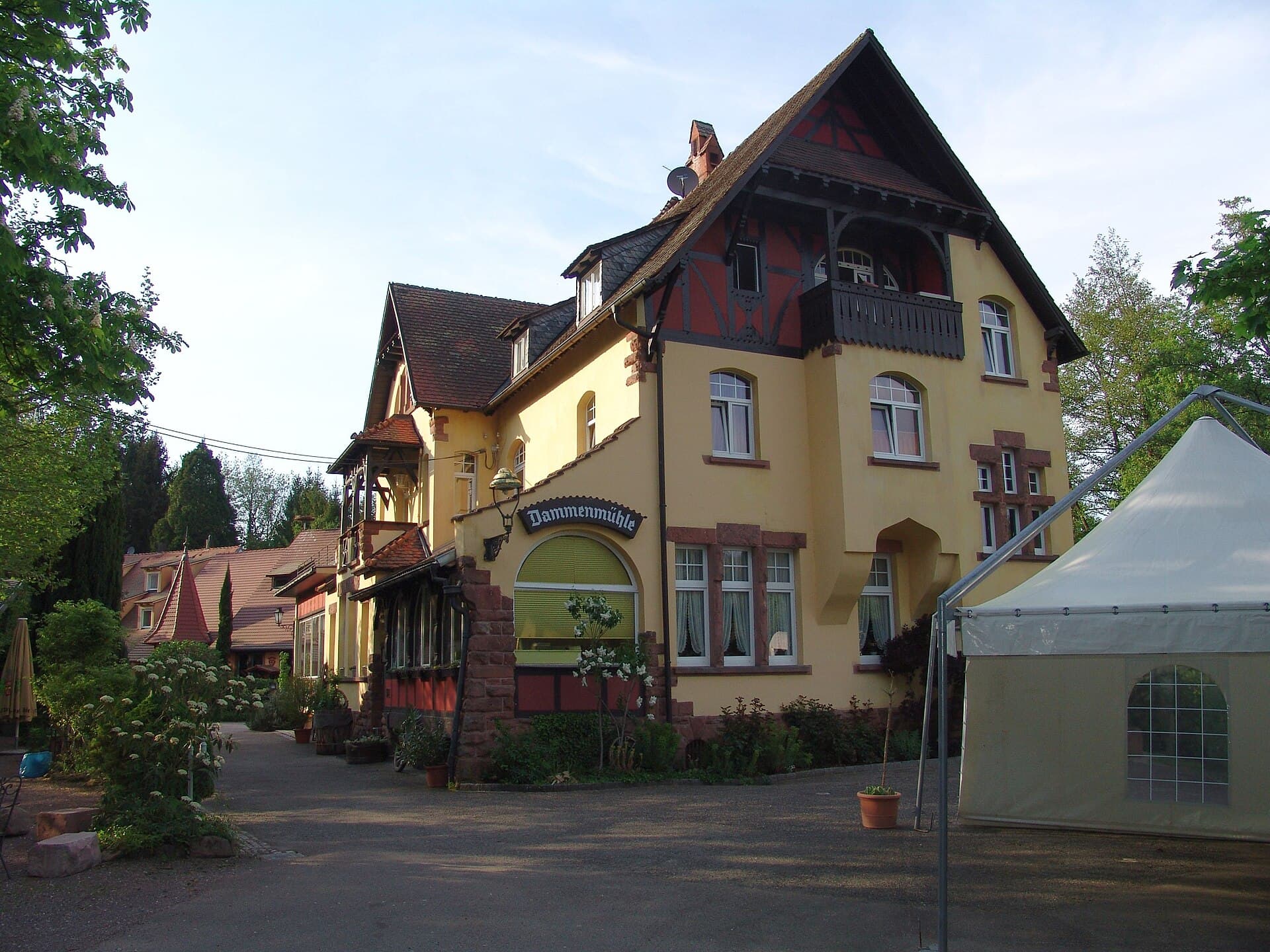 Dammenmühle (via Wikimedia Commons, CC BY-SA 4.0)
