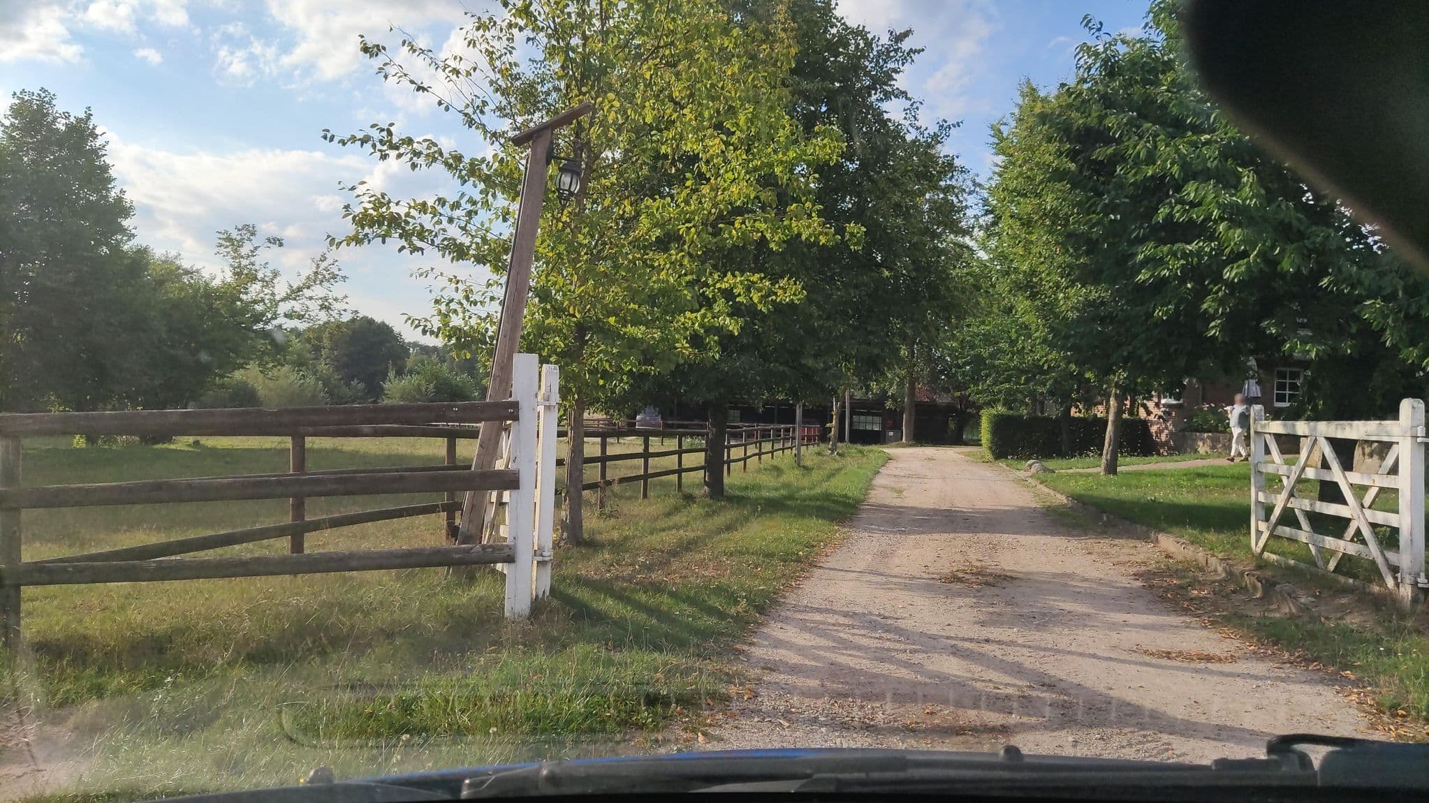 Street view near Kronshof Ferienwohnungen, Thomasburg — © hotteliene (CC BY-SA · Mapillary)