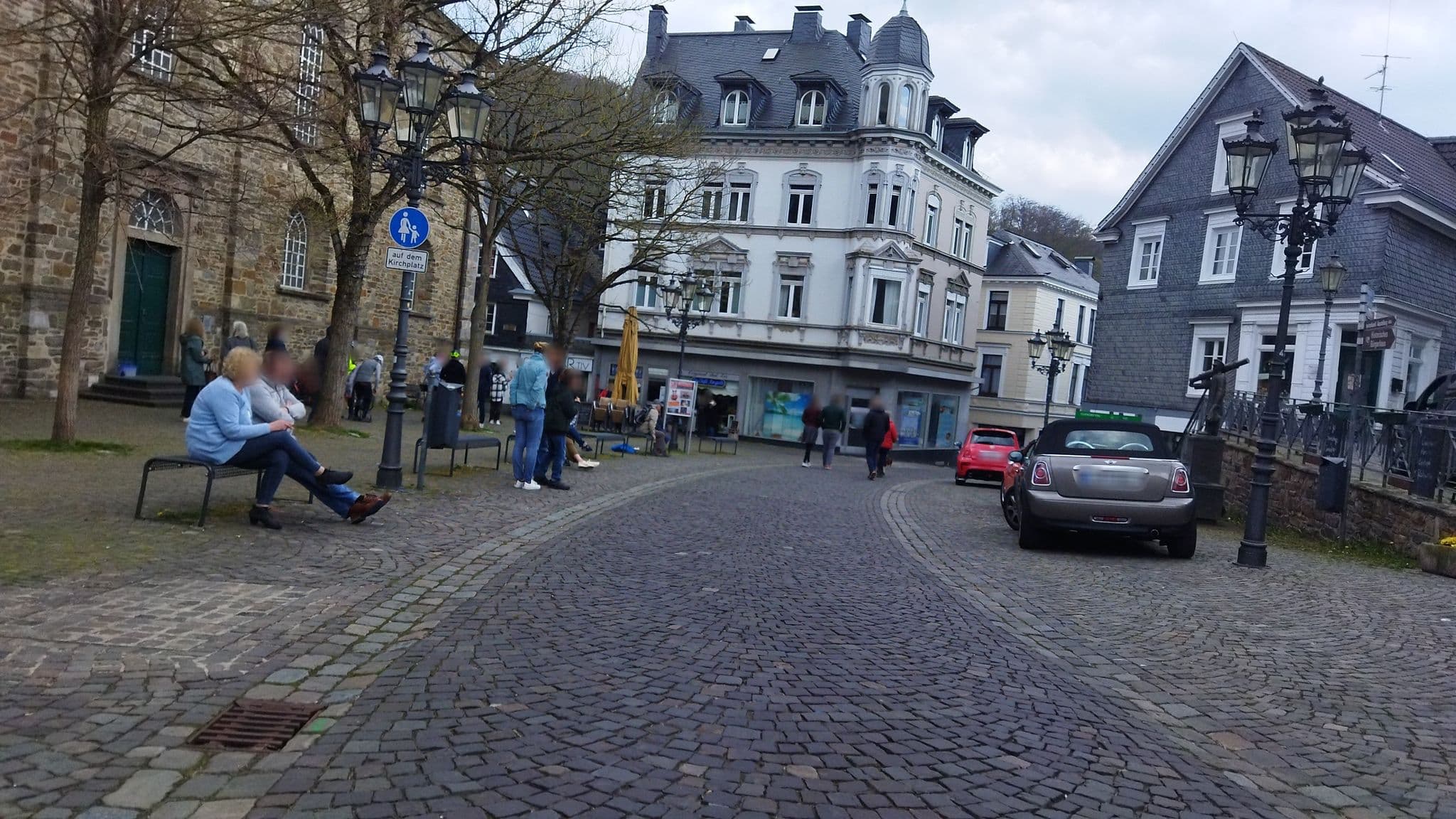 Street view near Hotel-Garni Rosenhaus, Velbert — © changchun1 (CC BY-SA · Mapillary)