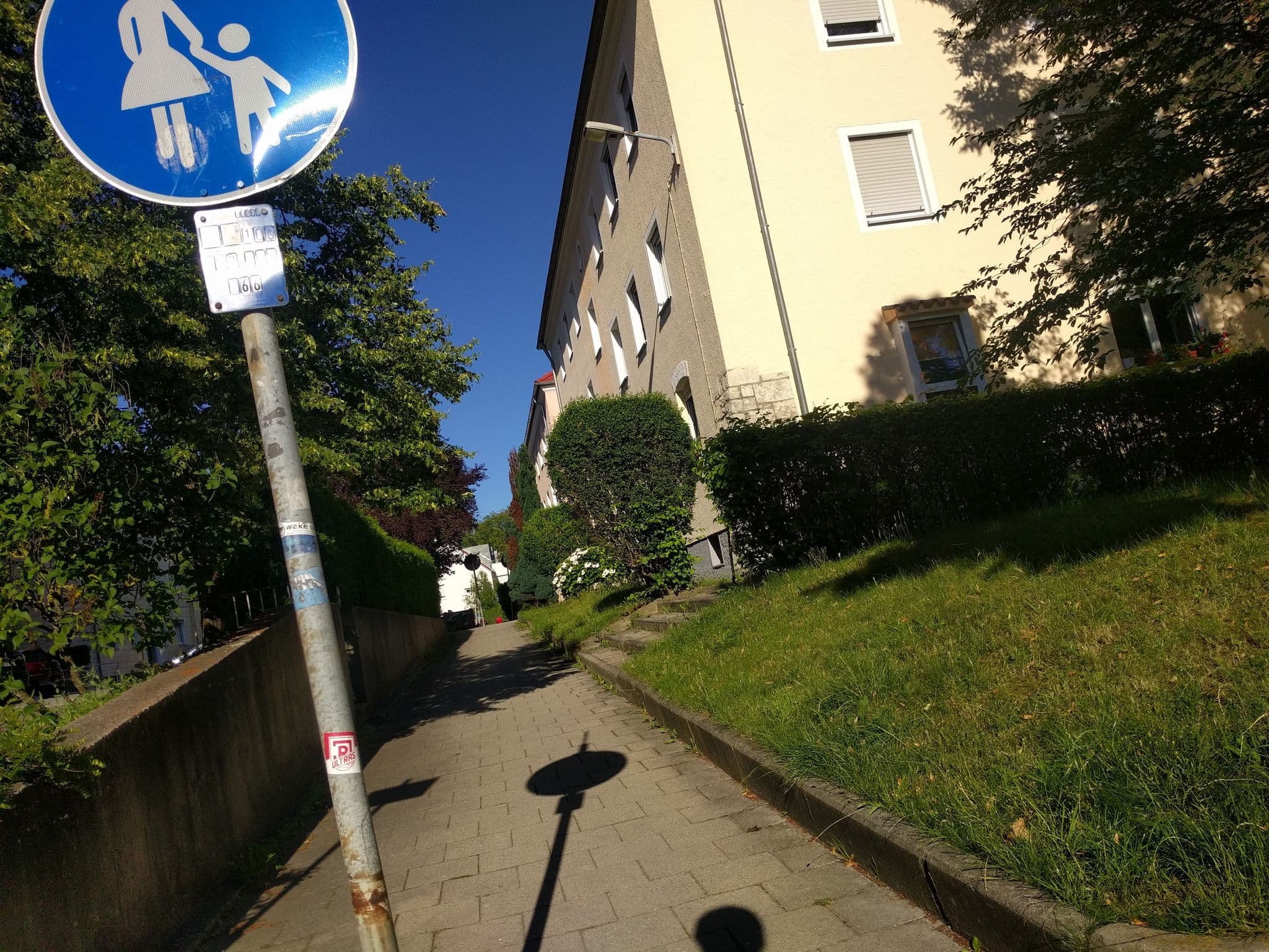 Street view near Hotel Wiendl, Regensburg — © tbeckler (CC BY-SA · Mapillary)