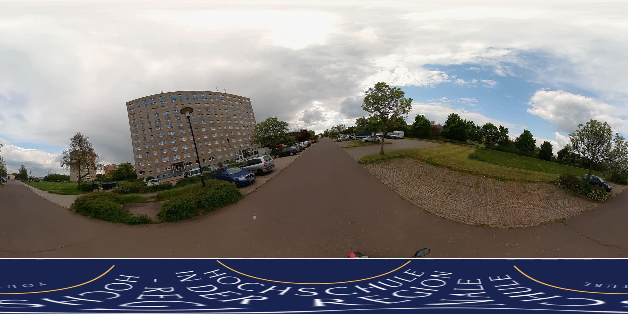 Street view near Appartementhaus Bauverein Halle & Leuna eG, Dieskau — © MarcAurel2 (CC BY-SA · Mapillary)