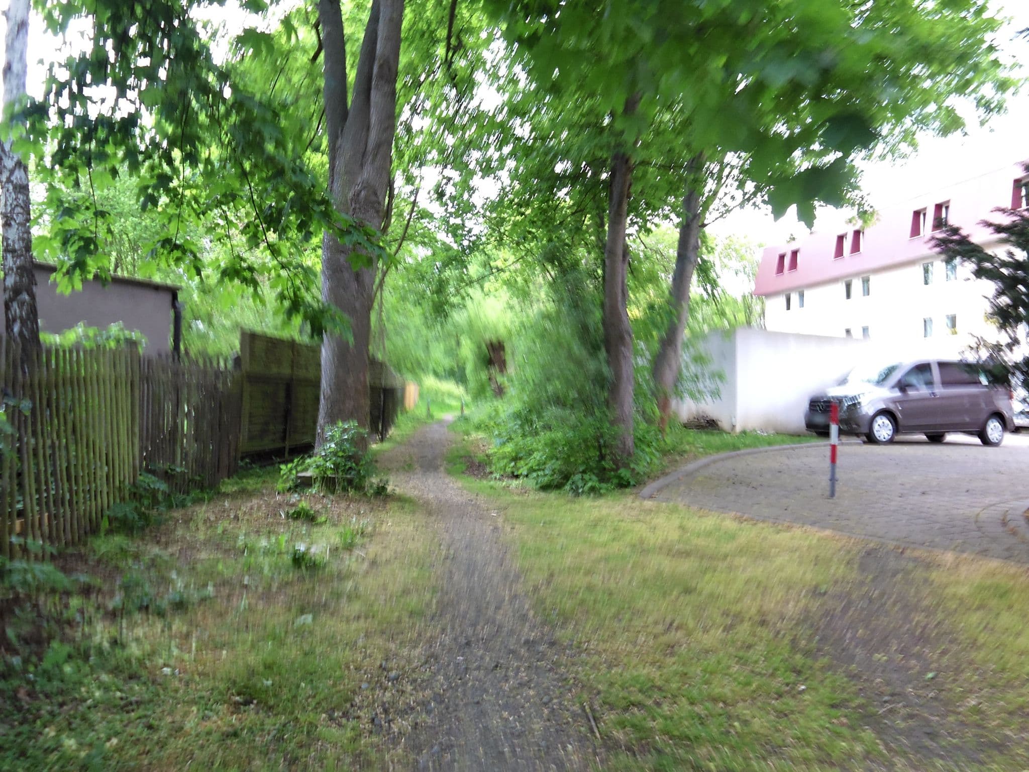 Street view near Hotel am Tierpark, Gotha — © zoegglmeyr (CC BY-SA · Mapillary)
