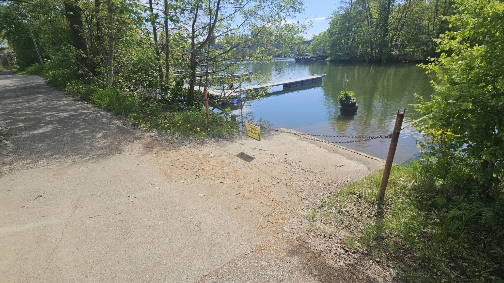 Street view near Yachtclub Forchheim 1969 e.V., Forchheim — © TMSH (CC BY-SA · Mapillary)