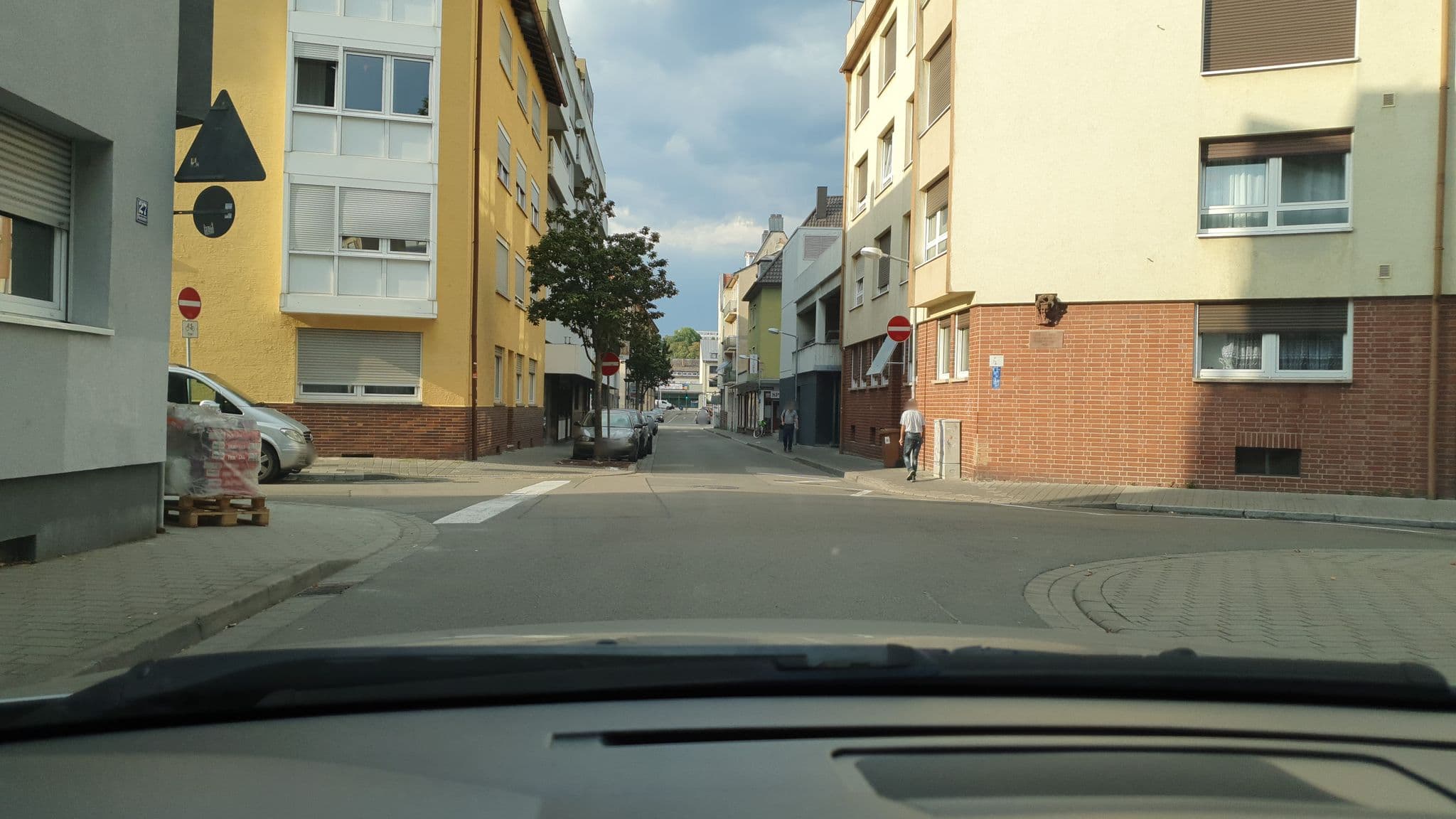 Street view near City Hotel, Kaiserslautern — © b166er (CC BY-SA · Mapillary)