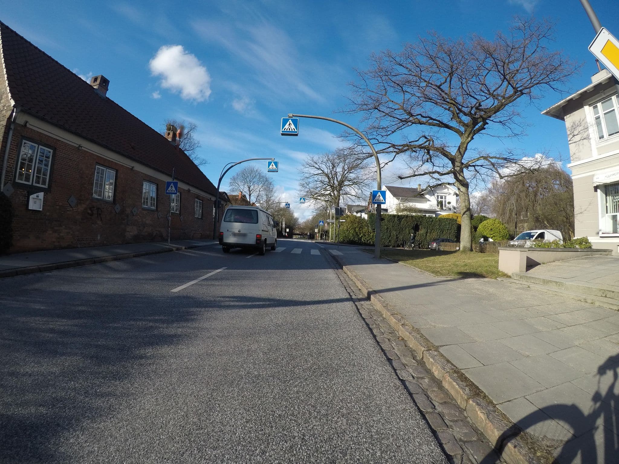 Street view near Landhaus Jenischpark, Groß Flottbek — © veloroute_hamburg (CC BY-SA · Mapillary)