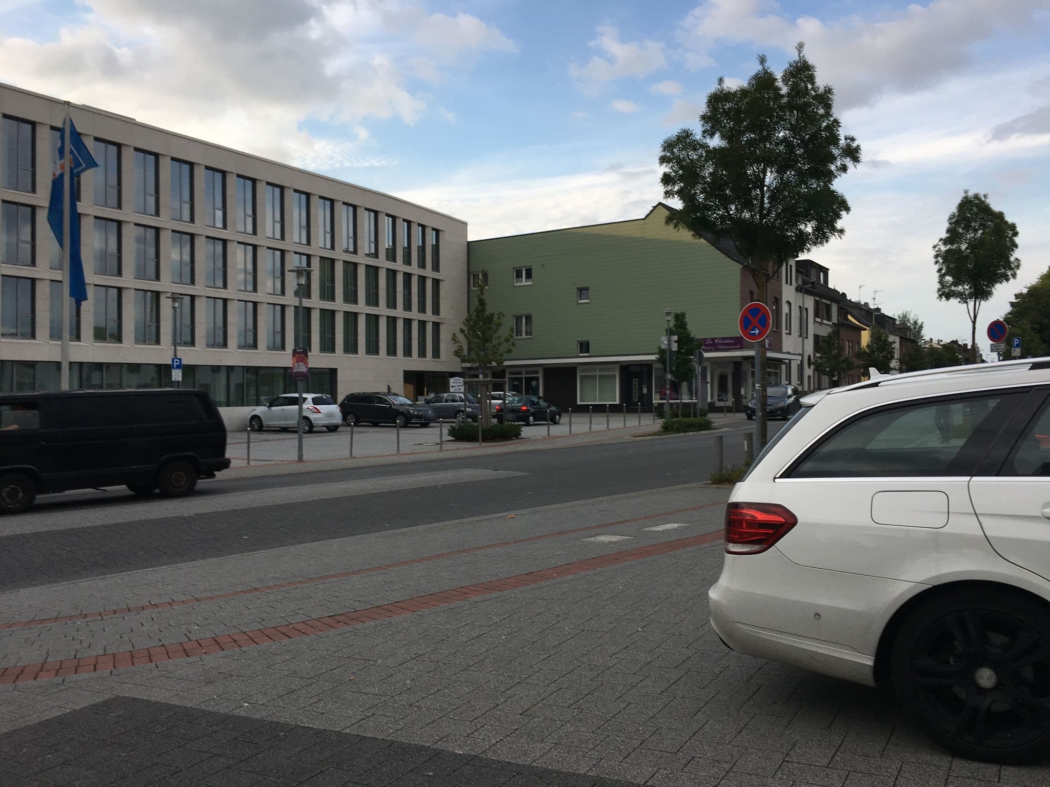 Street view near Hotel Lindenhof, Erkelenz — © descilla (CC BY-SA · Mapillary)