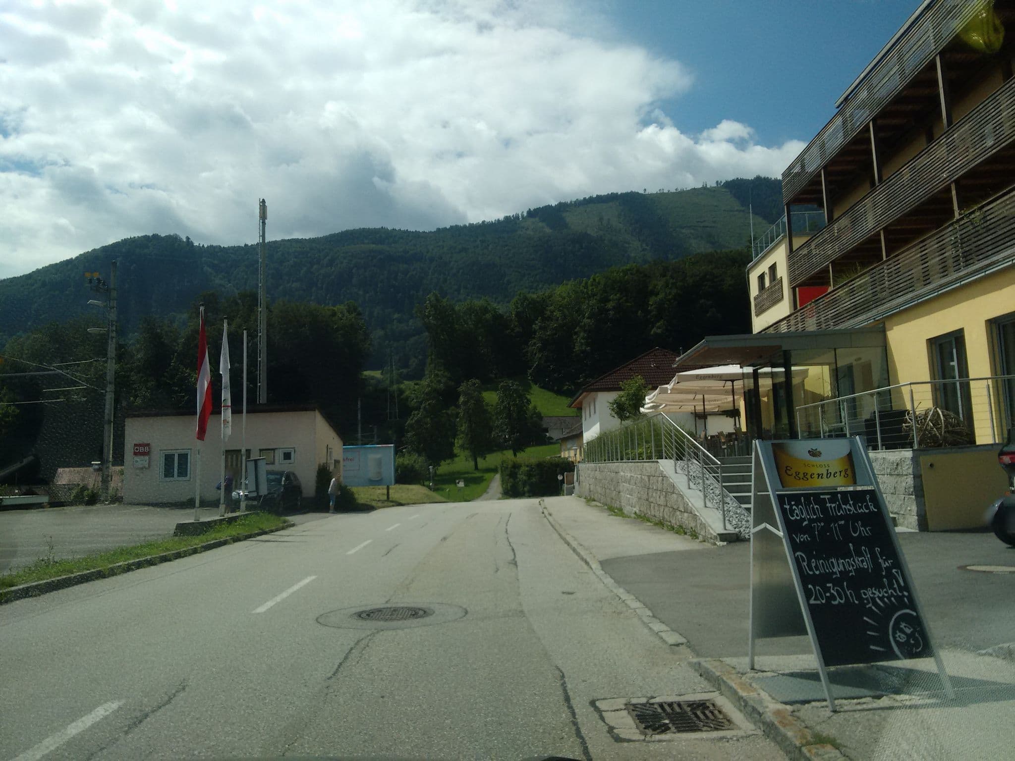 Street view near 's Mitterndorf, Traunkirchen — © gzin (CC BY-SA · Mapillary)