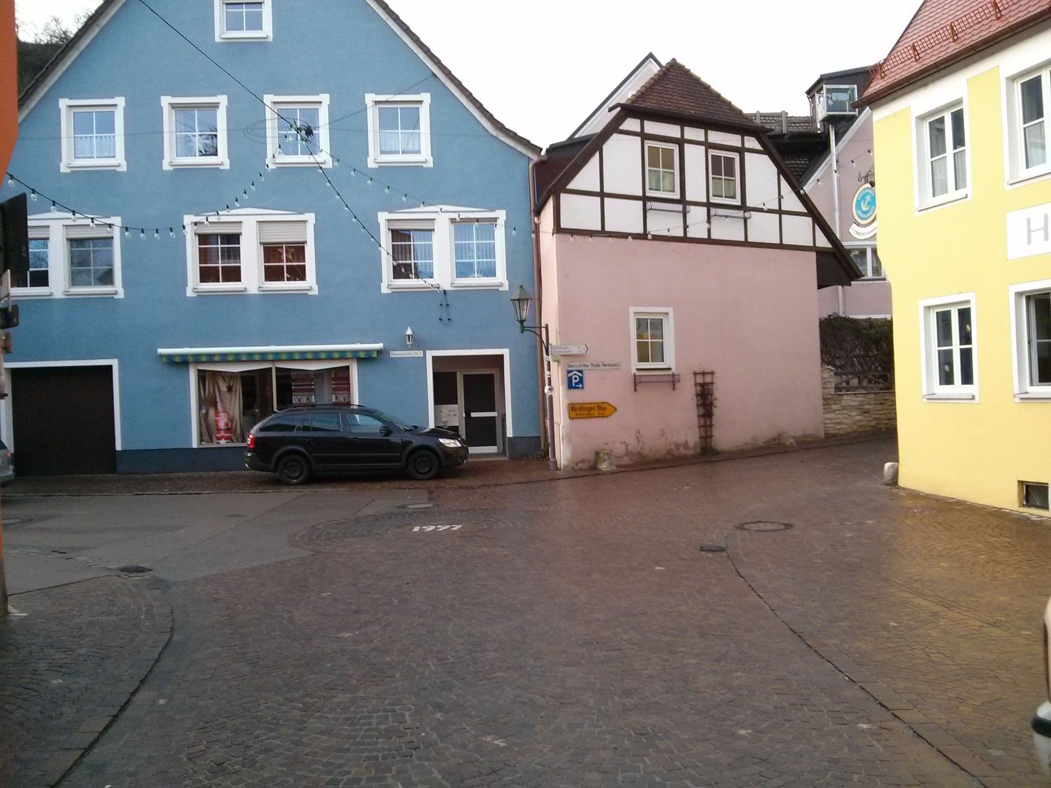 Street view near Goldenes Lamm, Huisheim — © kosmos (CC BY-SA · Mapillary)