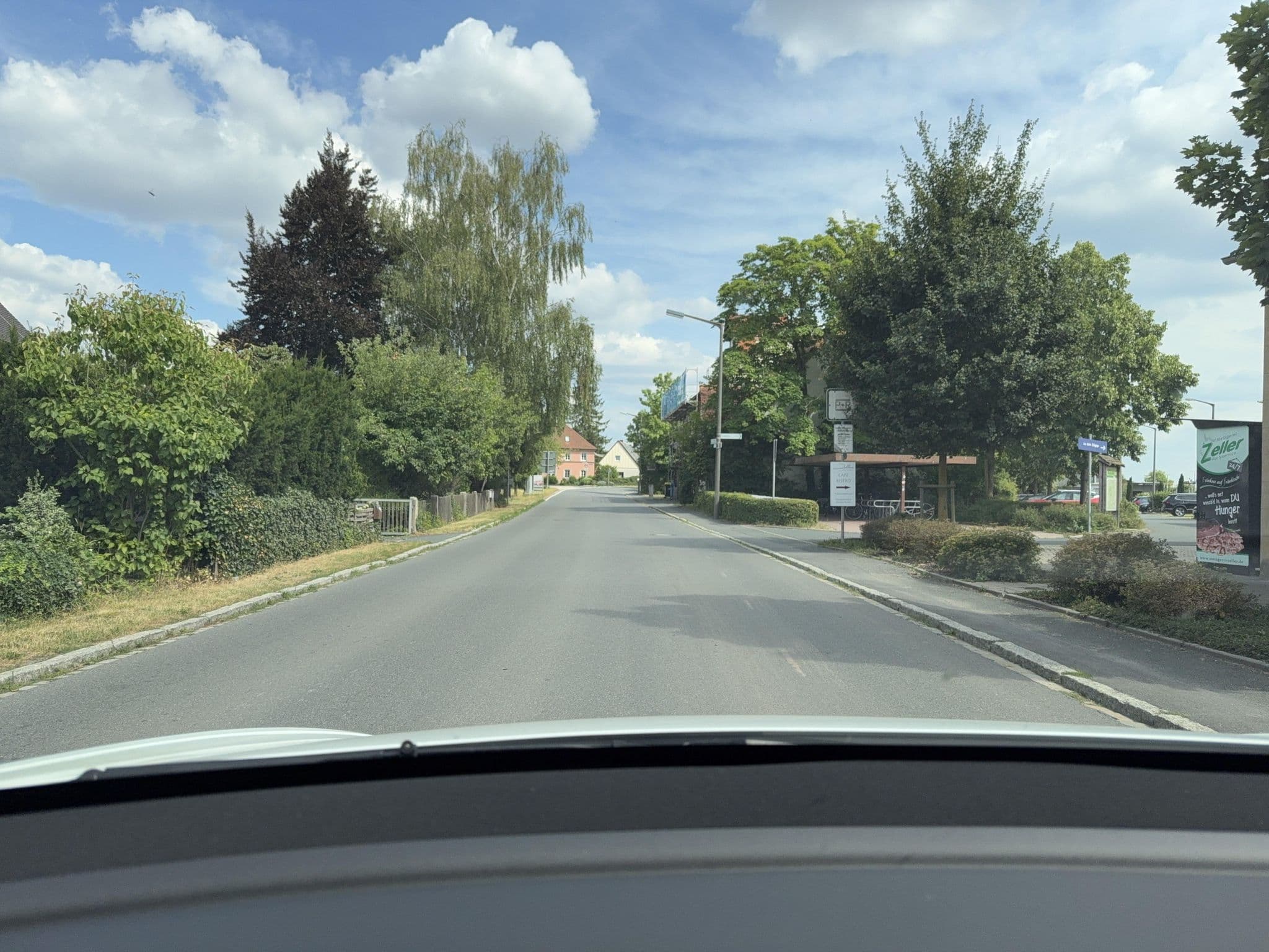 Street view near Zellers Pension, Markt Erlbach — © ottor (CC BY-SA · Mapillary)